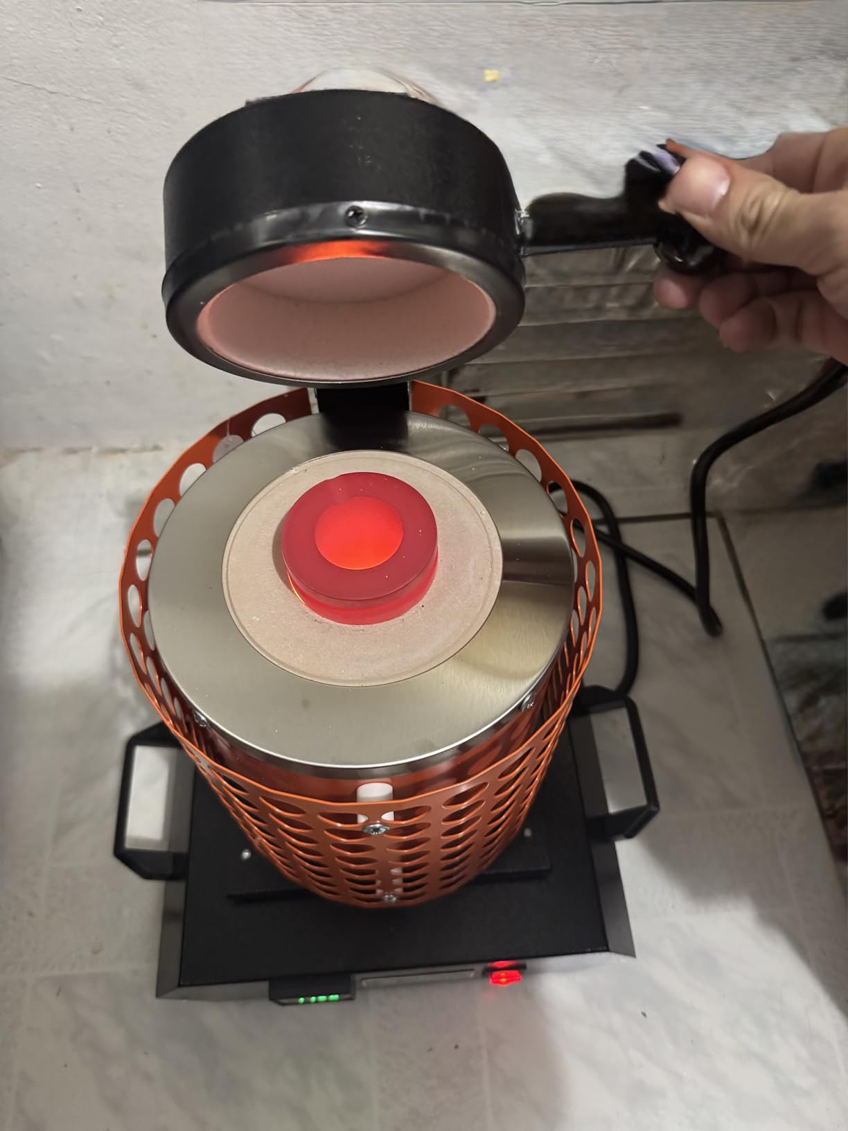 TOAUTO Upgraded Gold Melting Furnace TGF3000-V1.1, 1+3 KG Electric Digital Smelting Furnace 1400W 2100F PID Smelter Kiln Kit Casting Refining Jewelry Precious Metals Gold Silver Copper Aluminum (110V) customer photo 2