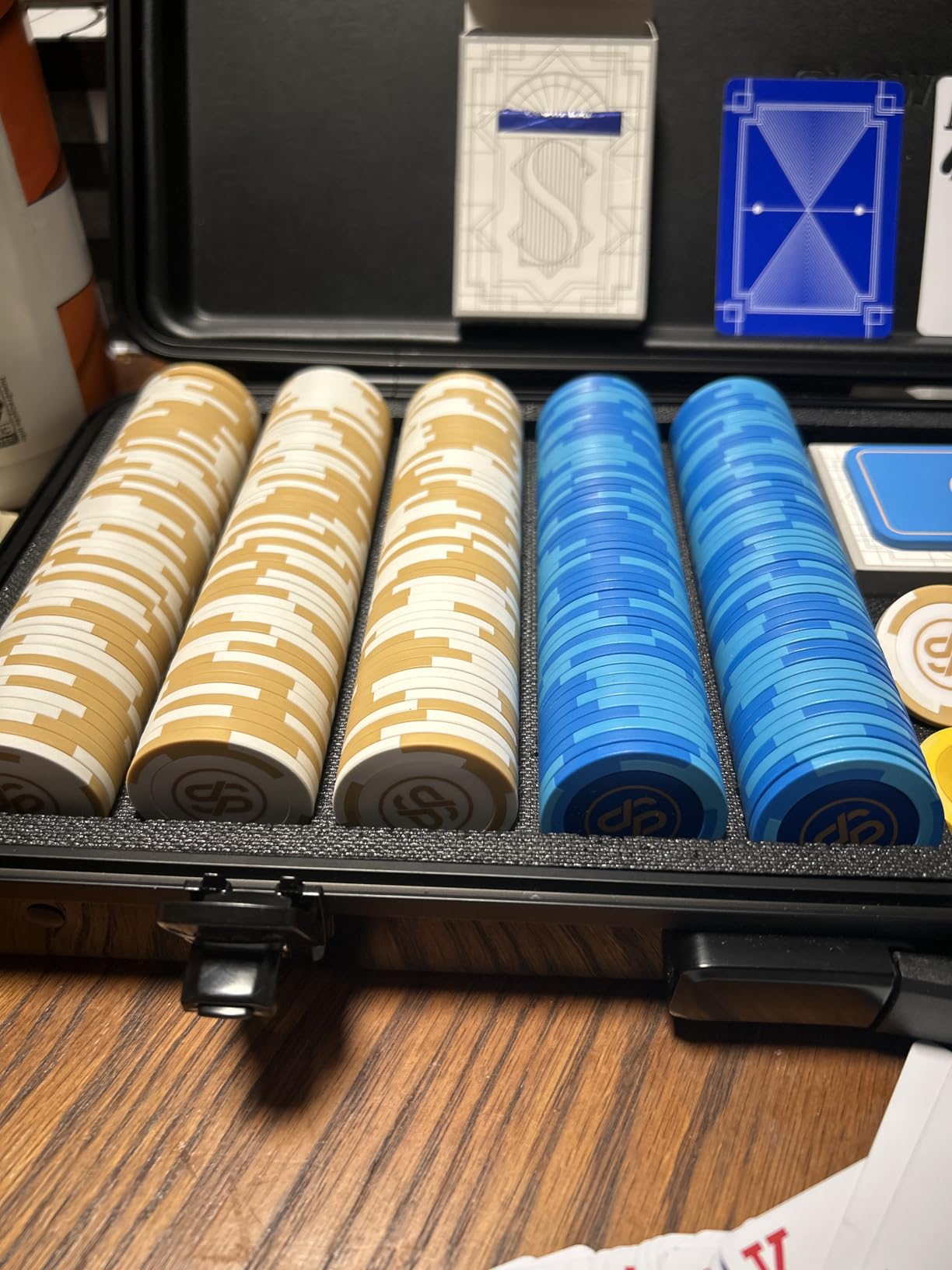 SLOWPLAY Godel 14g Clay Poker Chips Set for Texas Hold'em, 500 PCS [with Numbered Values] Features a High-end Chip case with Extra Durable German Polycarbonate Shell, Ideal Gifts for Poker Players customer photo 2