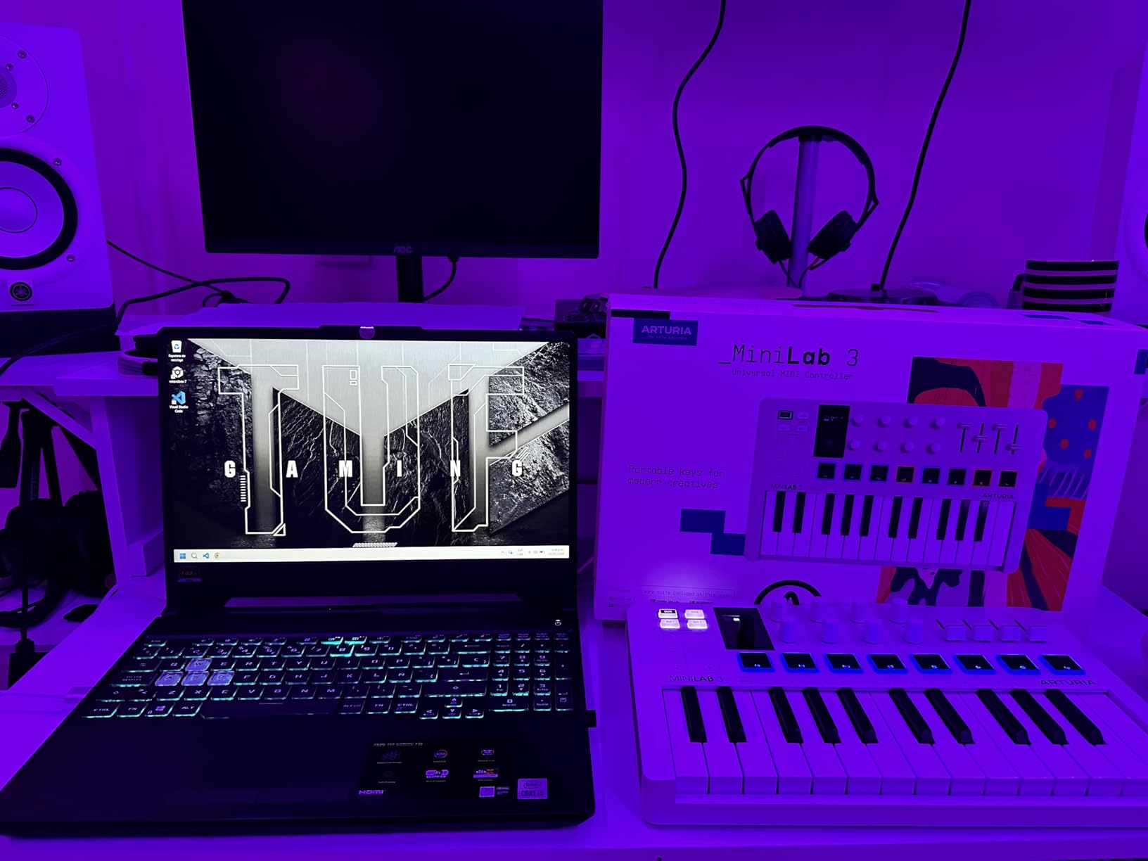 Arturia MiniLab 3 - Universal MIDI Controller for Music Production, with All-in-One Software Package - 25 Keys, 8 Multi-Color Pads customer photo 2
