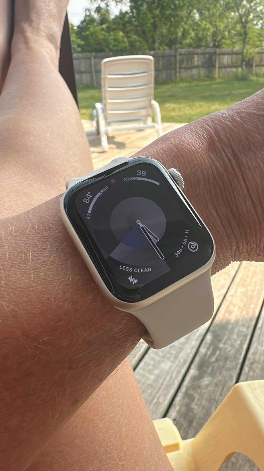 Apple Watch SE 2 Renewed customer photo 2