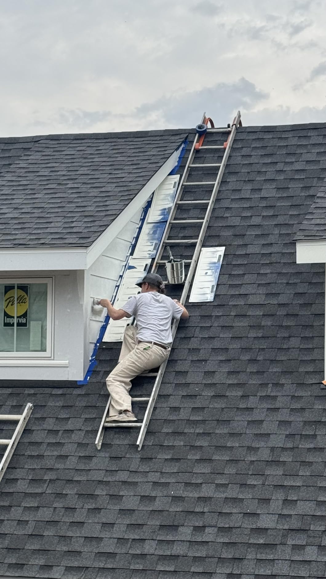 2 Pack Ladder Roof Hook with Wheel Heavy Duty Steel Ladder Stabilizer, Roof Ridge Extension, Rubber Grip T-Bar for Damage Prevention, 500 lbs Weight Ratin, Fast & Easy to Access Steep Roofs(Patent) customer photo 1