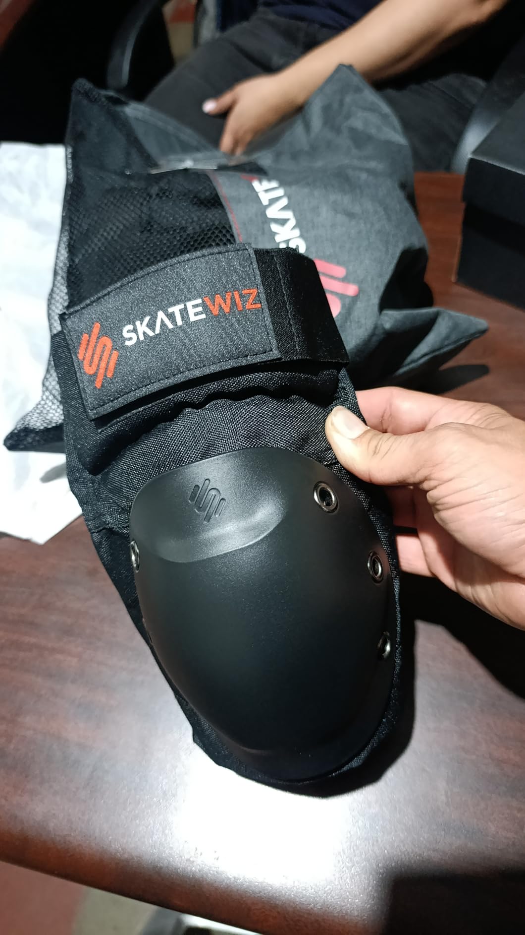 SKATEWIZ Skating Protective Gear Adult Knee Pads, Elbow Pads and Wrist Guards for Adults [6pc] - Shield - Roller Skates, Inline, Skateboard - Designed in Germany customer photo 1