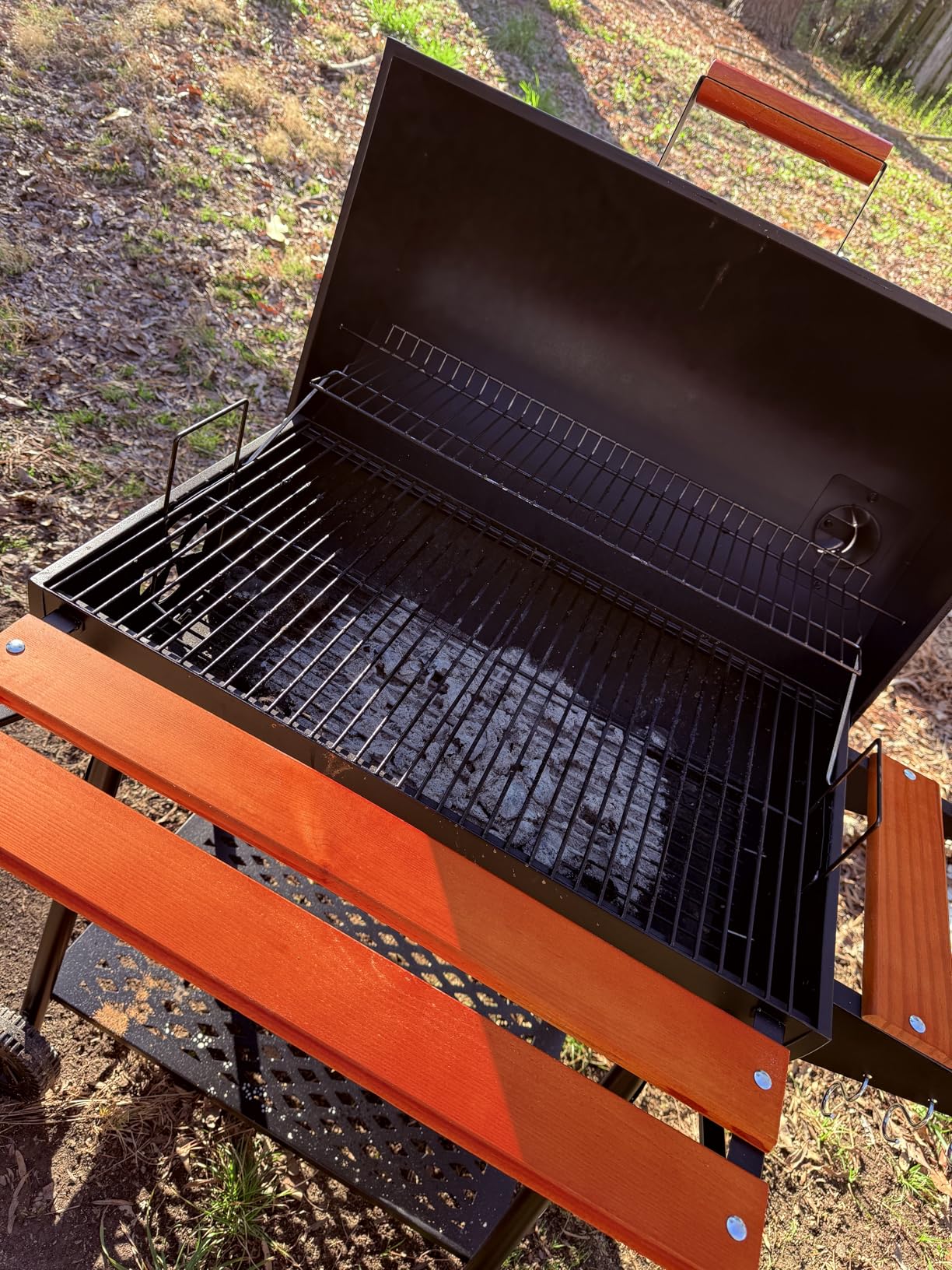 Royal Gourmet CC1830V 30 Barrel Charcoal Grill with Wood-Painted Side Front Table, 627 Square Inches Cooking Space customer photo 2