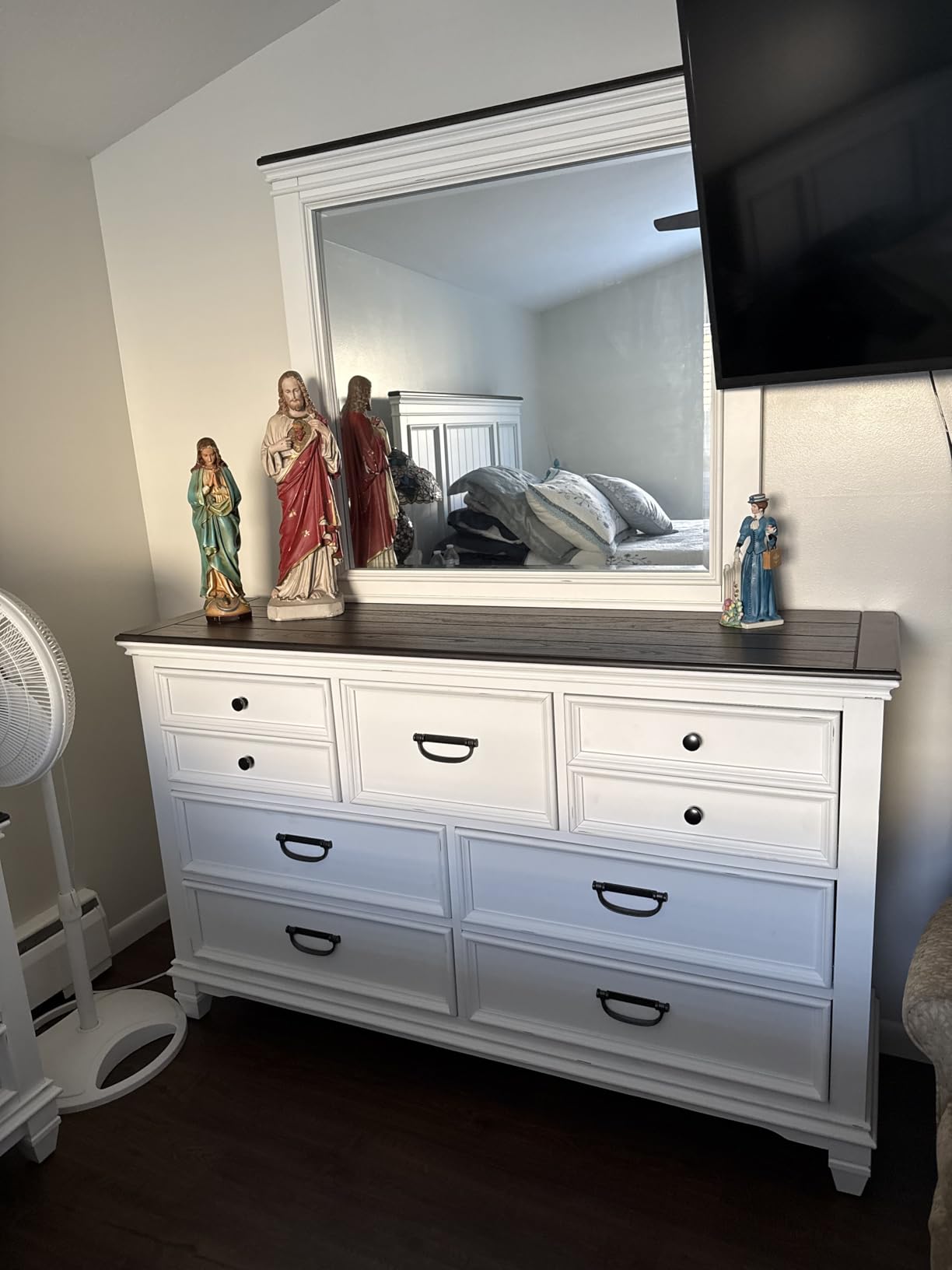 Clelane Wood Bedroom Set with Shiplap Panel Queen Bed, Dresser, Mirror, Two Nightstands, and Chest in Weathered White and Dark Gray customer photo 2