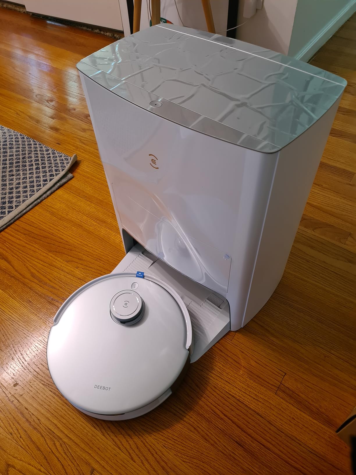 ECOVACS DEEBOT T9+ Robot Vacuum and Mop Combo with Auto-Empty Station, Precision Laser Mapping, 3D Maps, Oscillating Mopping, 3000Pa Suction, Hands-Free Cleaning for Up to 60 days, Air Freshener, White customer photo 2