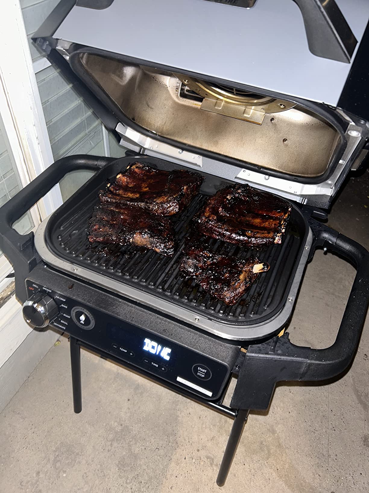 Ninja OG751 Woodfire Pro Outdoor Grill with Built-In Thermometer, 7-in-1 Master Grill, BBQ Smoker&Outdoor Air Fryer plus Bake, Roast, Dehydrate,&Broil, Woodfire Technology, with All Purpose Blend Pellets customer photo 1