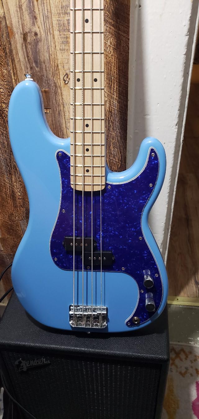 Fender Squier Sonic Precision Bass Guitar, Beginner Guitar, Includes 30 Days of Free Lessons, Laurel Fingerboard and Step Up Pickups, Chrome Hardware, and Polyurethane Finish, Black customer photo 1