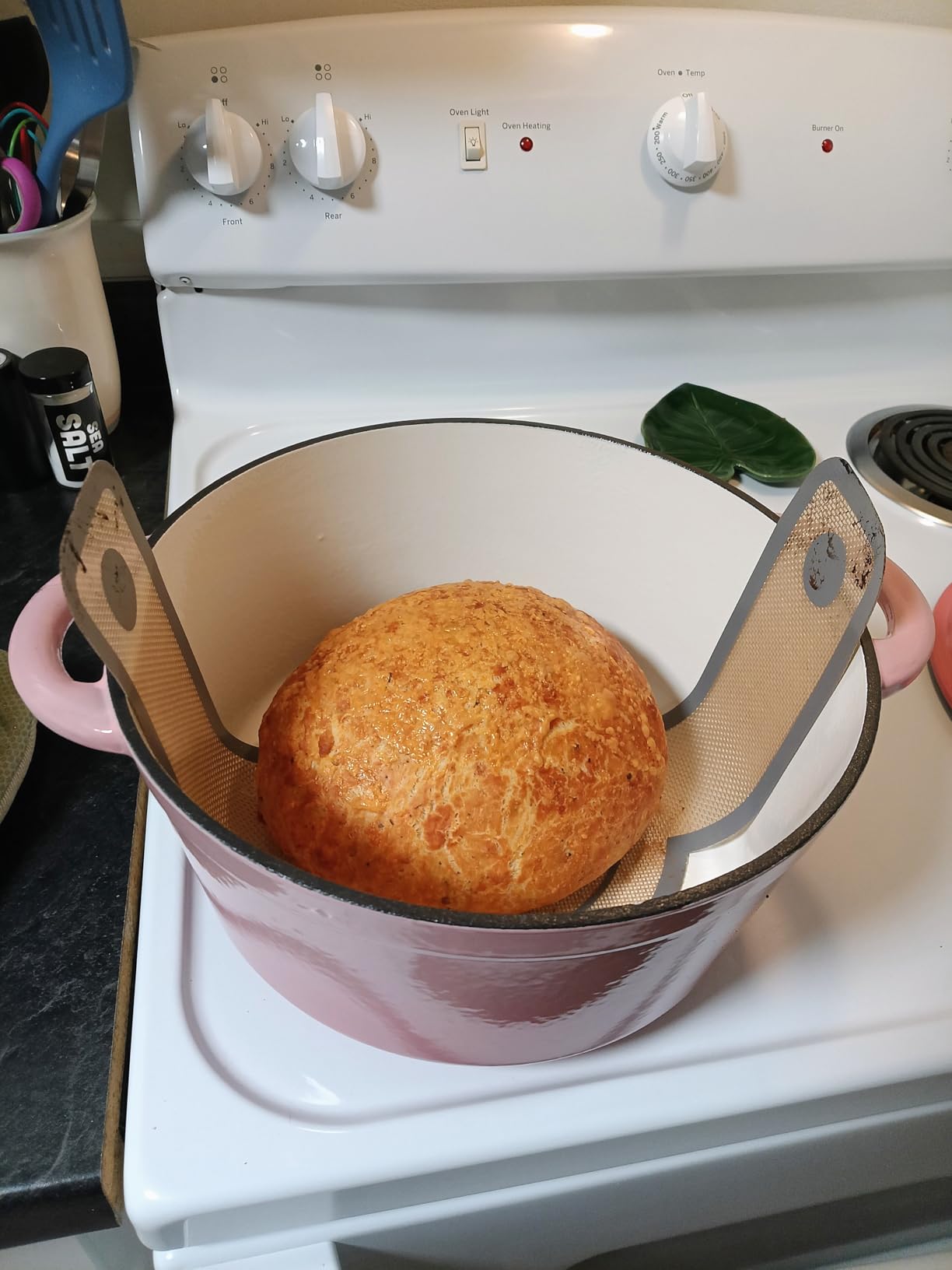 Overmont 5.5QT Enameled Cast Iron Dutch Oven with Lid Cookbook & Cotton Potholders - Heavy-Duty Casserole customer photo 1