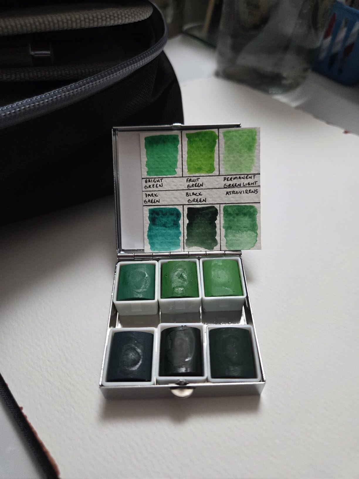 Portable Mini Tin Box,12-Well Empty Watercolor Palette,Small Paint Storage Travel Artist Outdoor Sketch Watercolor Kits with Magnetic Clip and Oil Pot .Selva customer photo 1