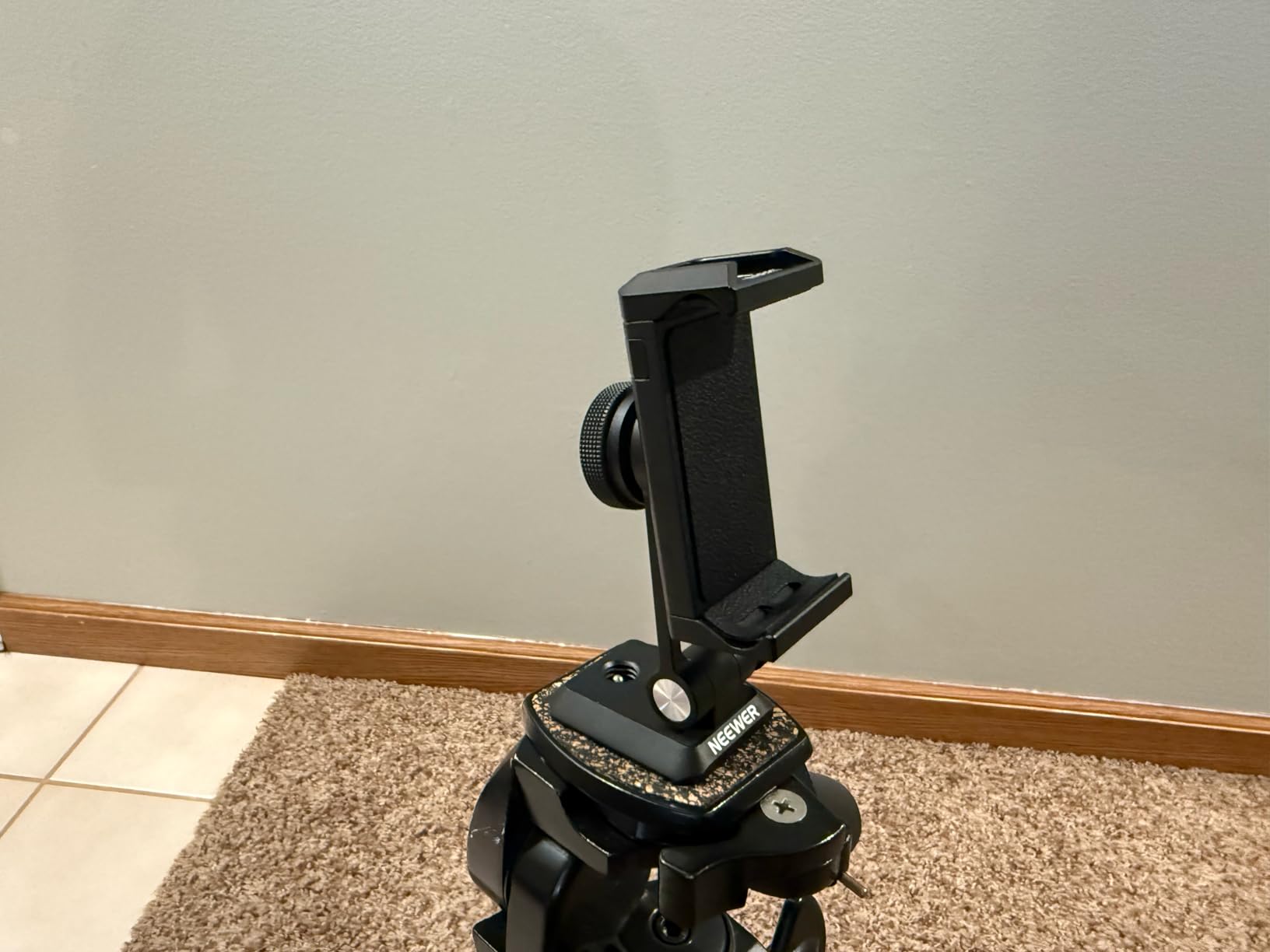 NEEWER Metal Phone Tripod Mount Adapter with Arca QR Base, Cold Shoe, 360deg Swivel 180deg Tilt, Phone Holder Compatible with iPhone 15 Pro Max Galaxy S24 customer photo 1