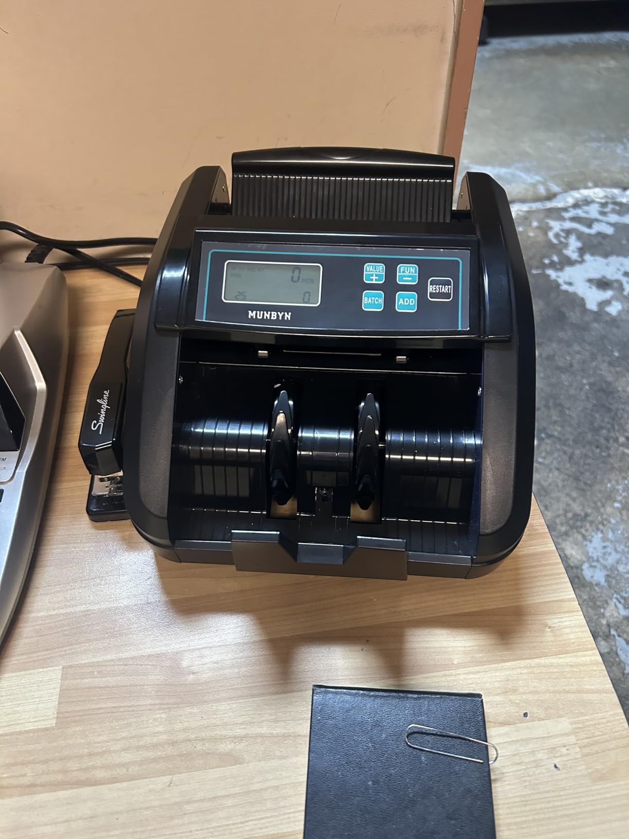 MUNBYN IMC51 Money Counter Machine Count Value, Add+Batch/Add+ Value Mode Bill Counter, UV/MG/IR/MT Detection, USD only Cash Counter, 1100 Bills/min, Money Counting Machine with LCD Display (Gray) customer photo 2