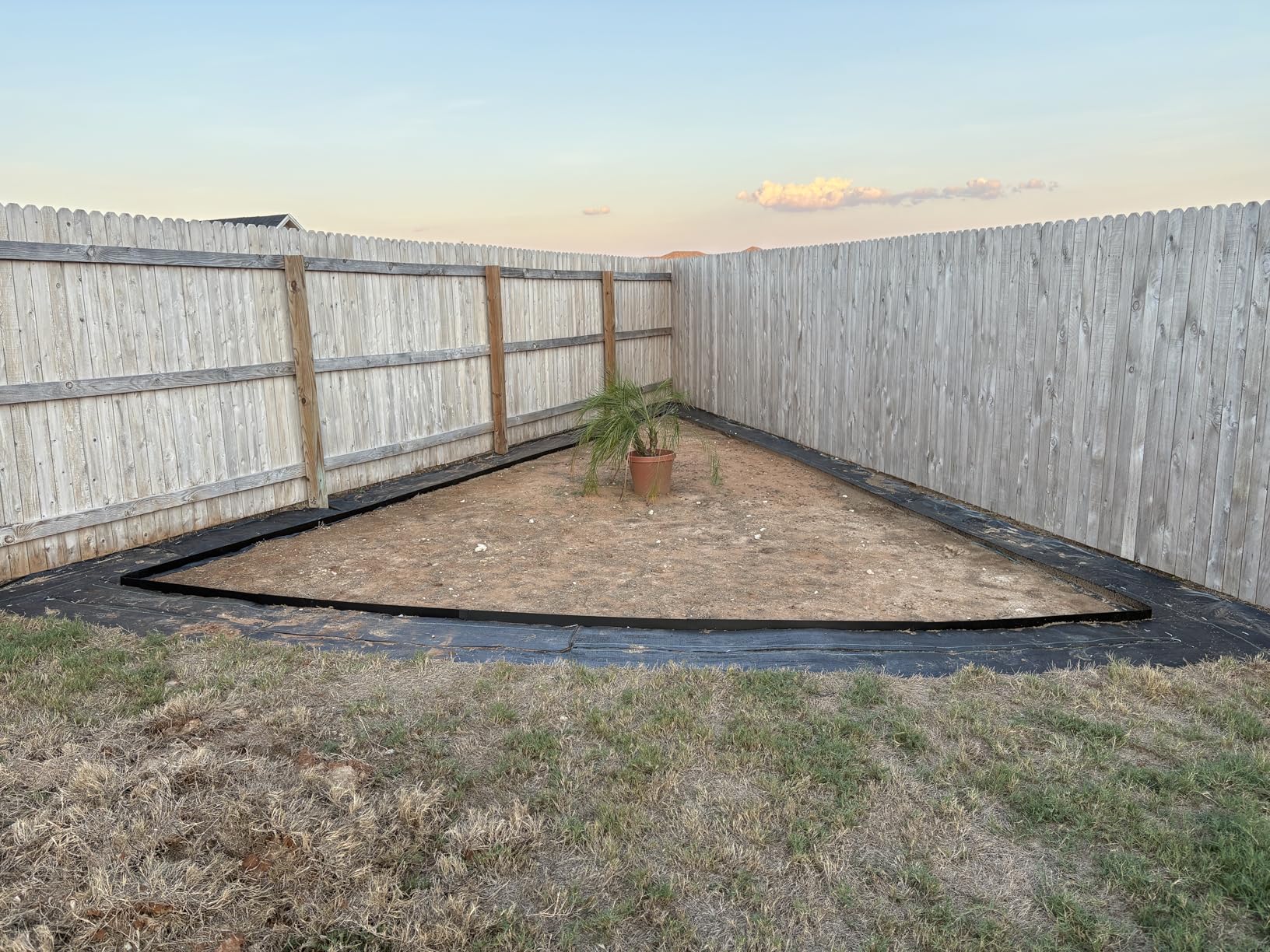 Hugeleaf 4.5 Inch Metal Landscape Edging, Metal Garden Edging with 11Pcs Stakes, 40 Inch Steel Landscape Edging Pack of 10 (33 Feet Total Length) customer photo 2