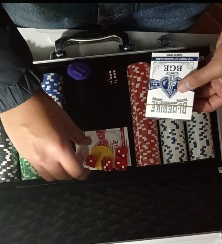 Poker Chips Set 500pcs, Casino Chips Set with Numbers Aluminum Travel Case, Waterproof of 11.5g Poker Set for Texas Holdem Blackjack Gambling customer photo 1