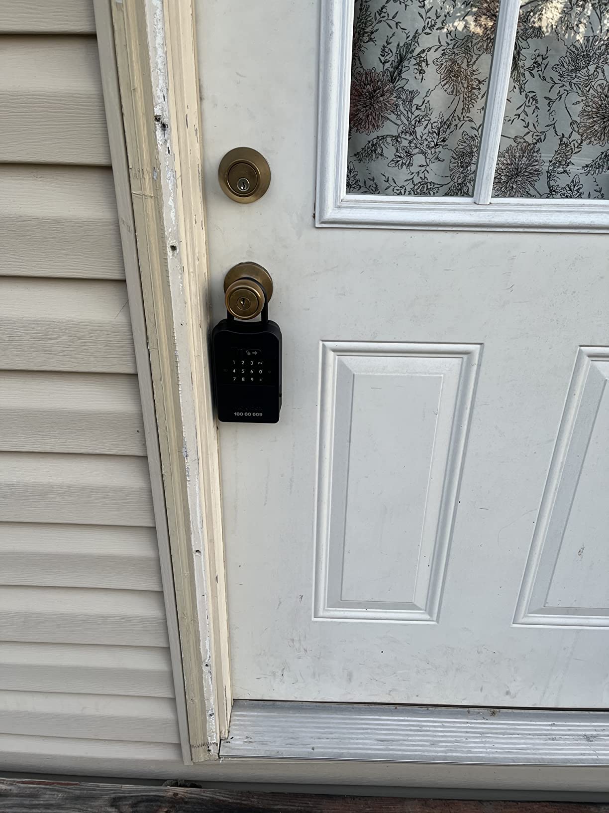 MojoBox Digital Lockbox, Bluetooth Key Lockbox, iOS/Android App Remotely Generates Offline Access Codes for 1 Time Use, Temporary Use, Permanent Use, and Exact Dates/Times Without Internet customer photo 1