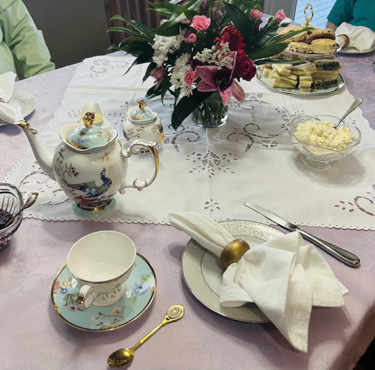 ACMLIFE Fine Bone China Tea Set with Teapot, Porcelain Tea Sets for Adults, 21-Piece Vintage Tea Set for 6, 24K Gold Blue English Floral Bone China Tea Sets for Women Tea Party for Gifts customer photo 1