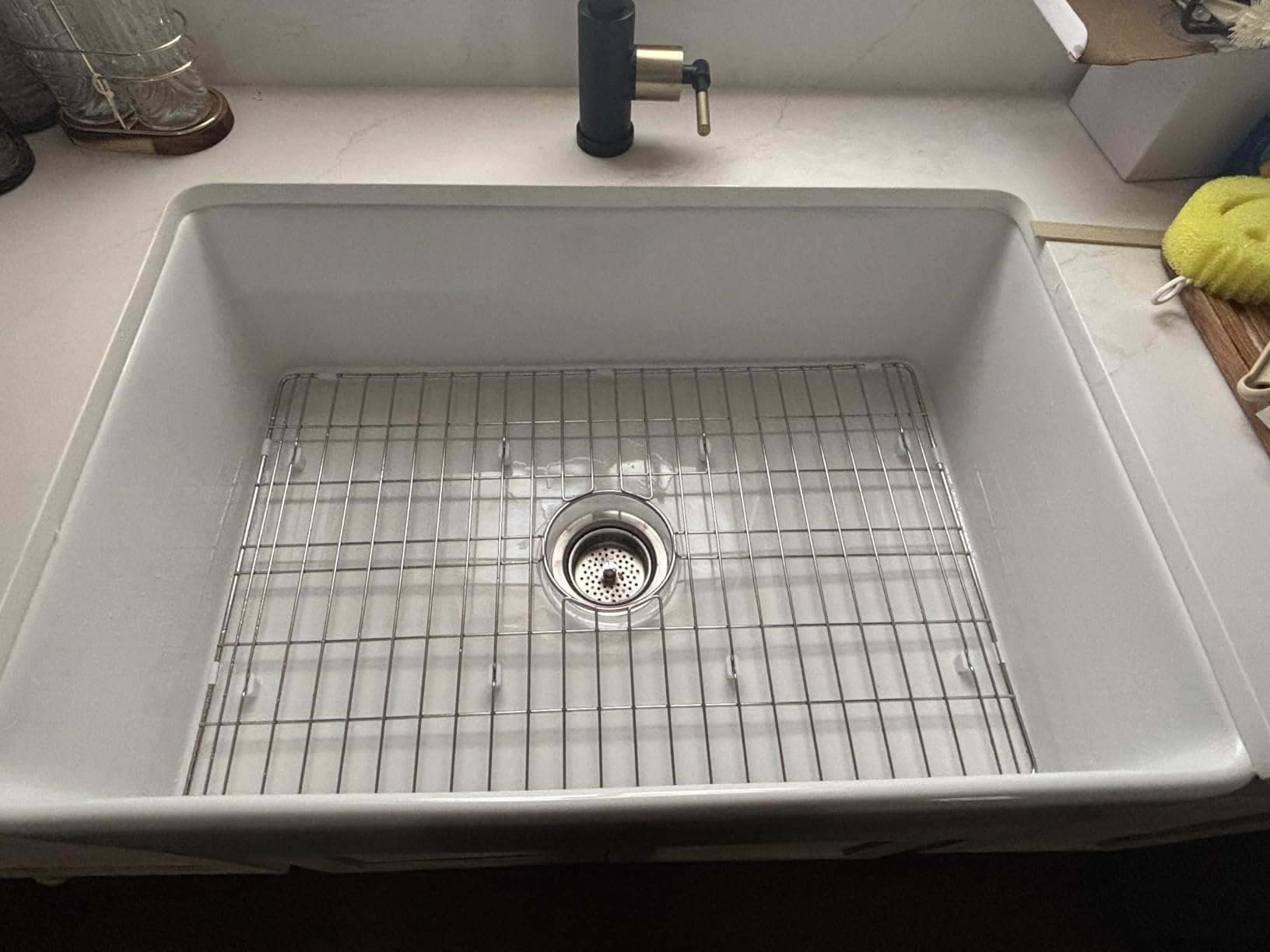 White Farmhouse Sink 33 x 18 Inch, Large Fireclay Apron Front Undermount Farm Sink Heavy Duty Single Bowl, with Custom Accessories 2 Types, Pure White, for Kitchen customer photo 1