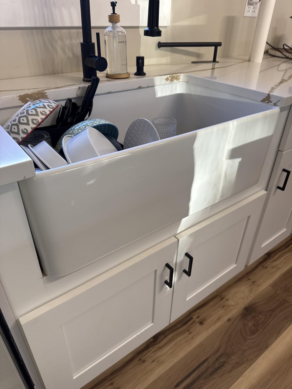 White Farmhouse Sink 33 x 18 Inch, Large Fireclay Apron Front Undermount Farm Sink Heavy Duty Single Bowl, with Custom Accessories 2 Types, Pure White, for Kitchen customer photo 2