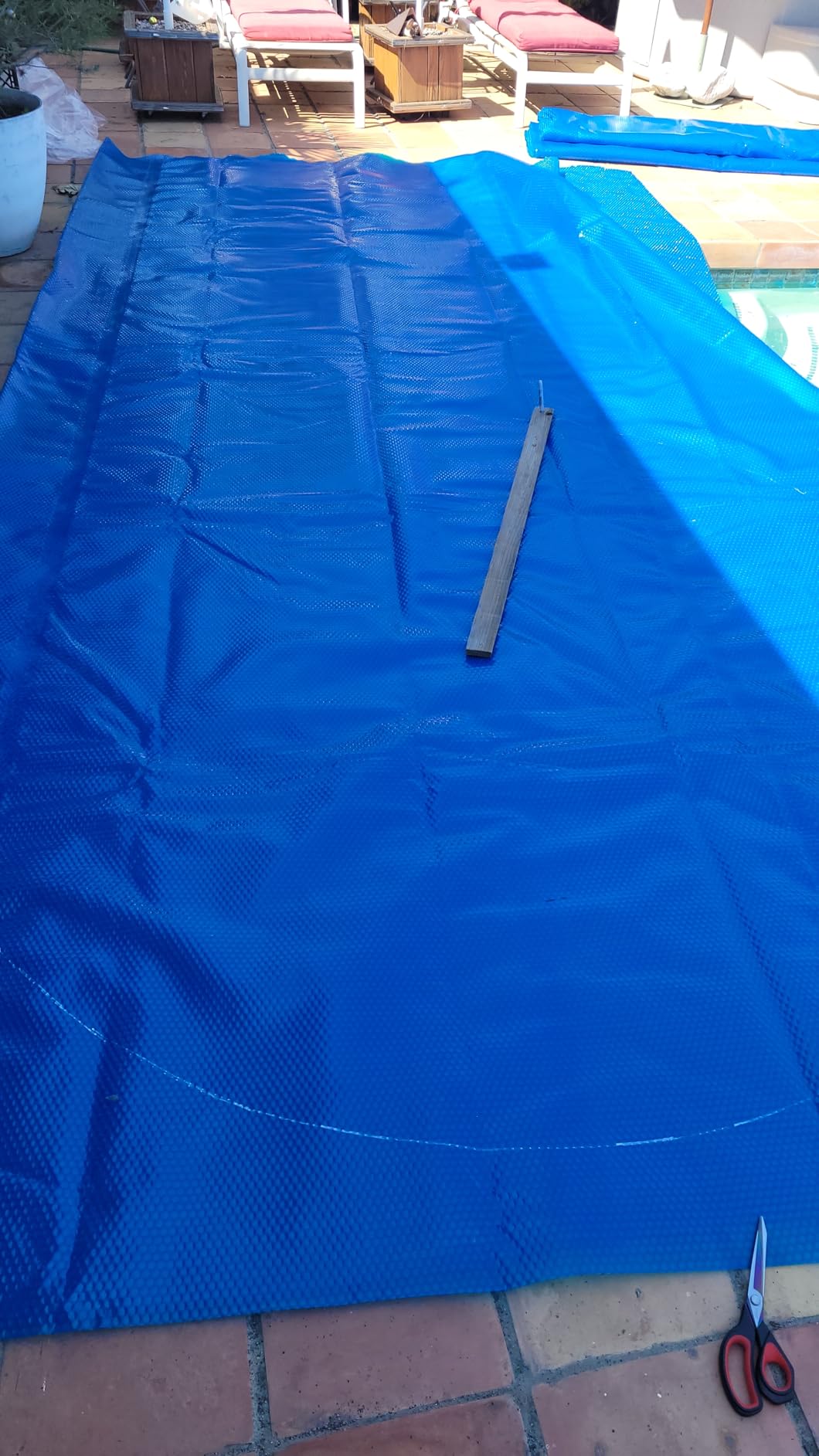 VINGLI 12Mil Solar Pool Cover 16x32FT Rectangle Solar Blanket-Heavy Duty Solar Pool Cover for Above Ground Pool-Solar Heater for Inground Pool, Blue customer photo 1