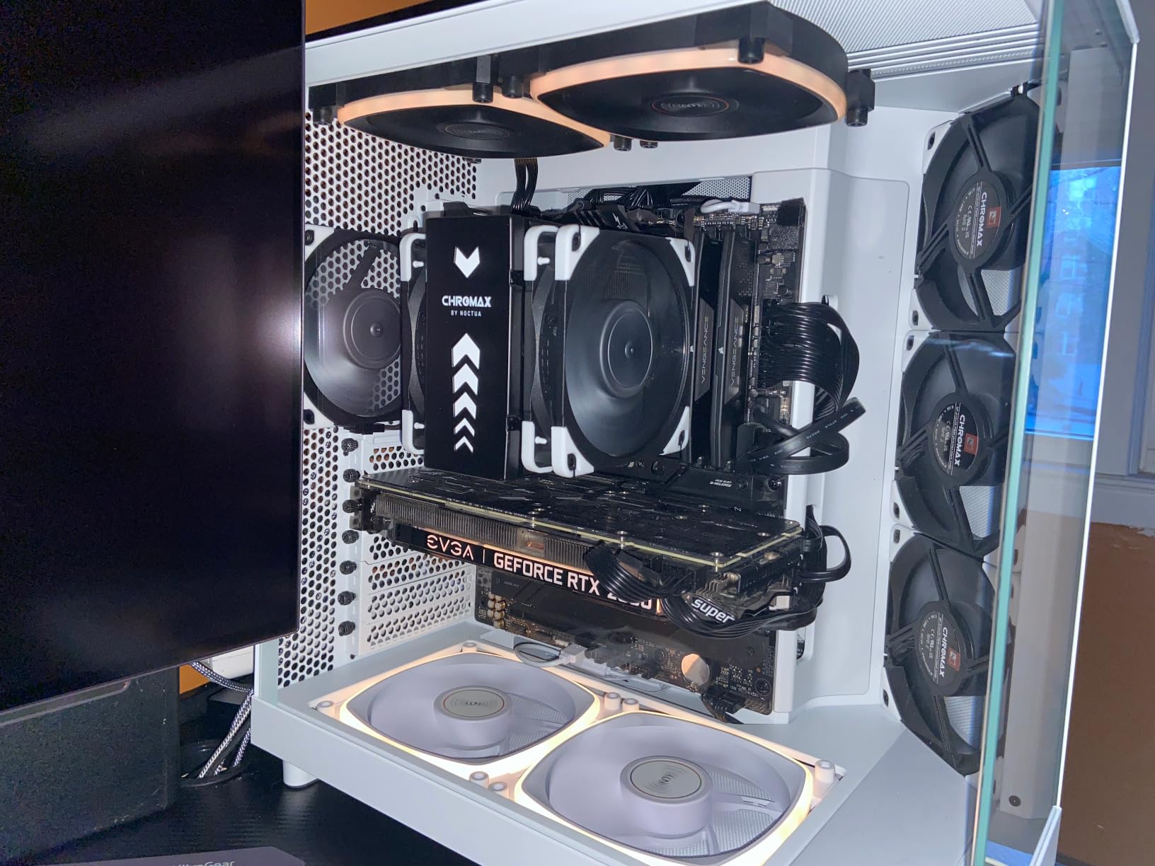 NZXT H6 Flow | CC-H61FW-01 | Compact Dual-Chamber Mid-Tower Airflow Case | Panoramic Glass Panels | High-Performance Airflow Panels | Includes 3 x 120mm Fans | Cable Management | White customer photo 2
