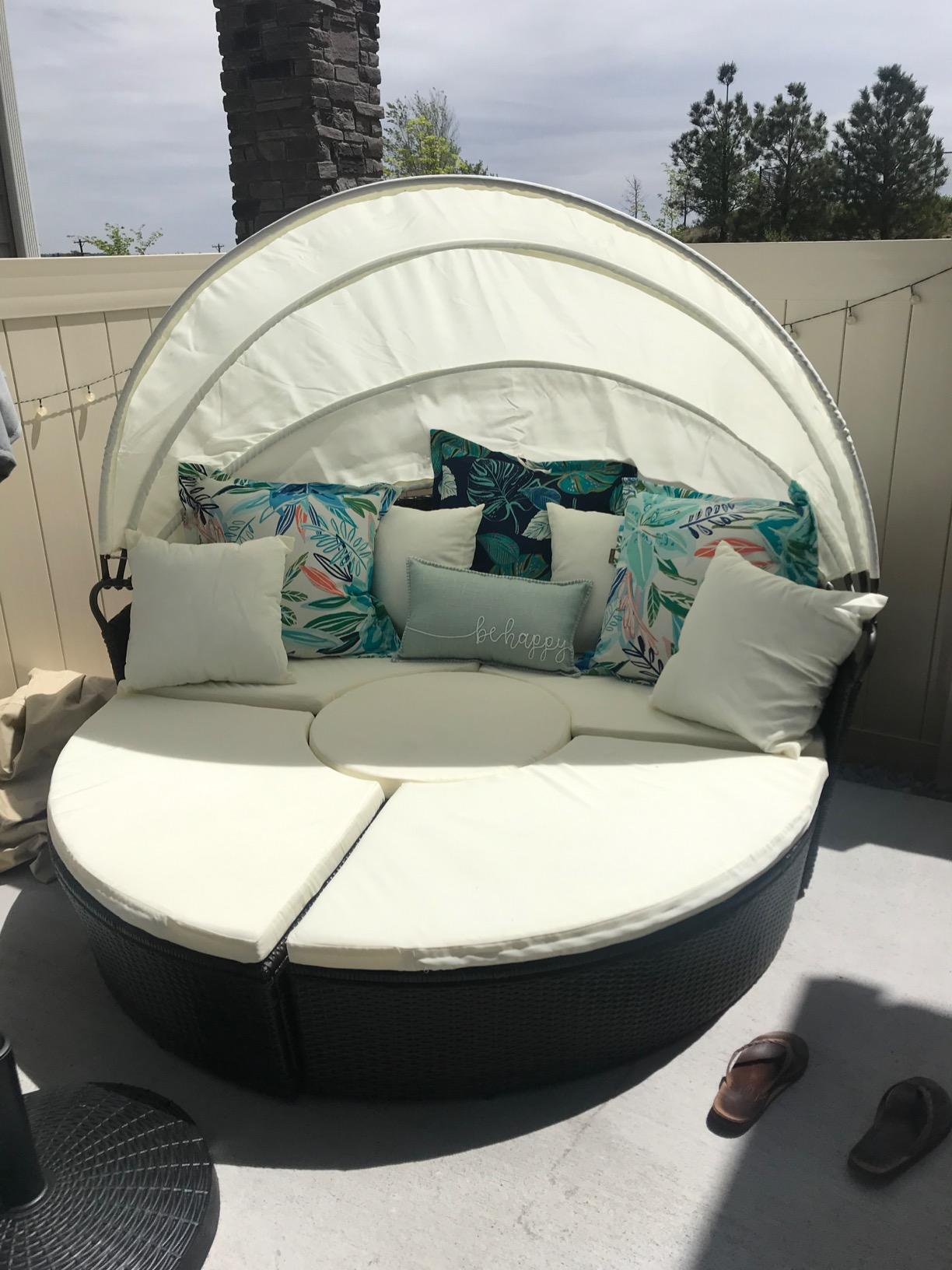 Tangkula Outdoor Round Daybed with Retractable Canopy, PE Wicker Sectional Seating Furniture with Cushions and Throw Pillows, Separates Cushioned Seats for Backyard, Poolside (Navy) customer photo 2
