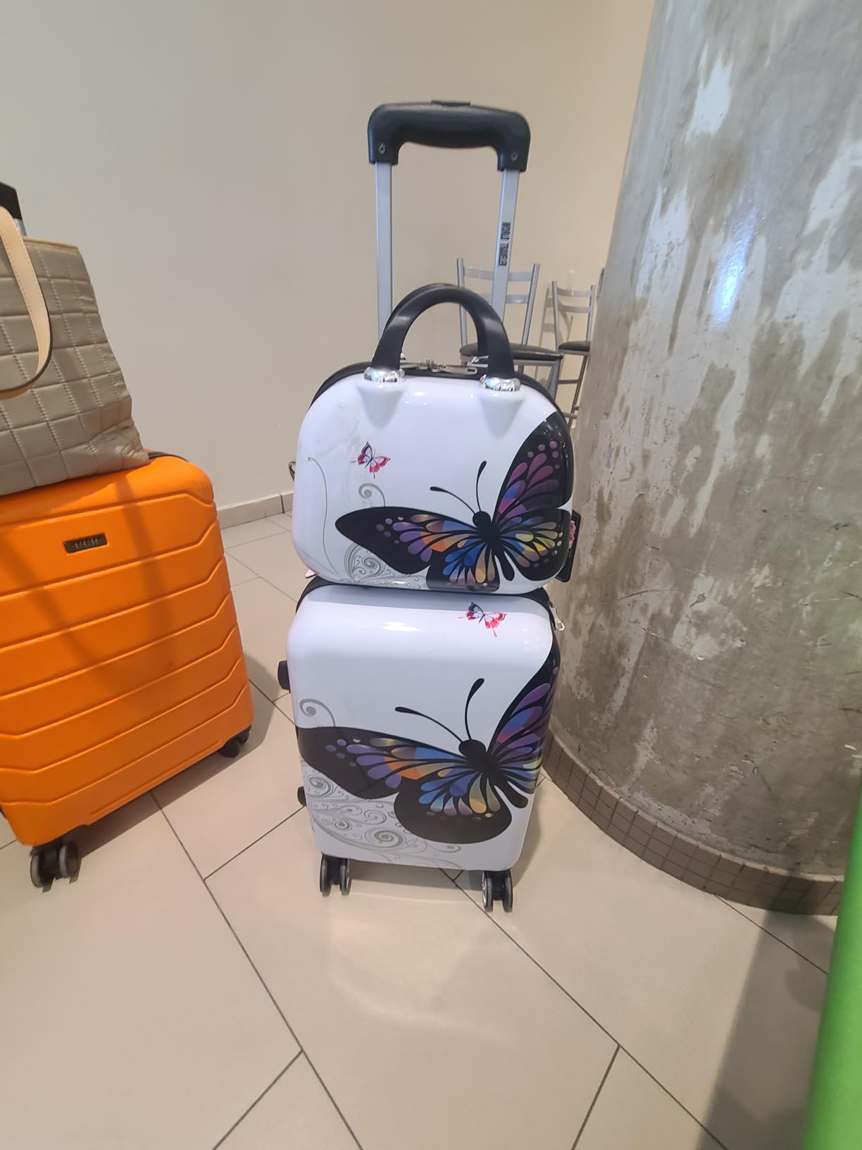 World Traveler Butterfly 24-Inch Polycarbonate Hardside Expandable Spinner Luggage with Enhanced Wheel System customer photo 1