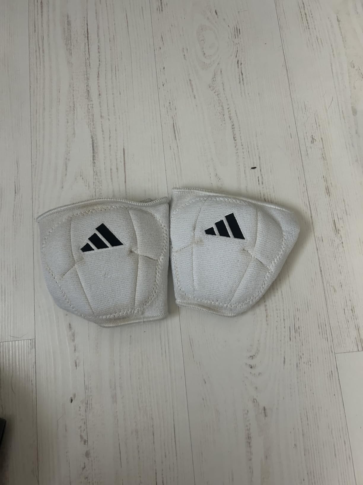 adidas Unisex-Adult 5-Inch Volleyball Kneepads, White/Black, Small customer photo 1