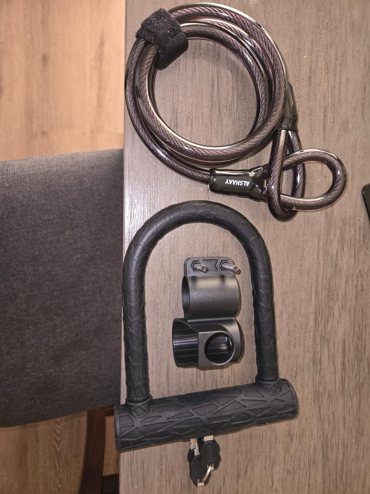 Heavy Duty Bike U Lock - Super Strong 12 Ton Shear, 20mm U Shape Lock Anti-Theft Silicone Covered Electric Scooter Lock Keyhole with Sliding Cover 4ft Steel Cable with Mounting Bracket and 3 Keys(S) customer photo 1