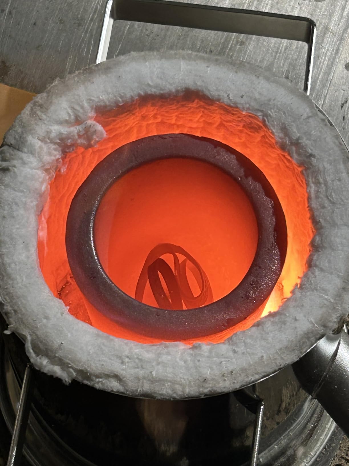 Nelyrho 6KG Propane Melting Furnace Kit, 2500°F Stainless Steel Smelter | With 2 Tongs, Pouring Crucible & Ingot Mold for DIY Metal Casting, Gold, Silver, Copper, Aluminum Smelting customer photo 1