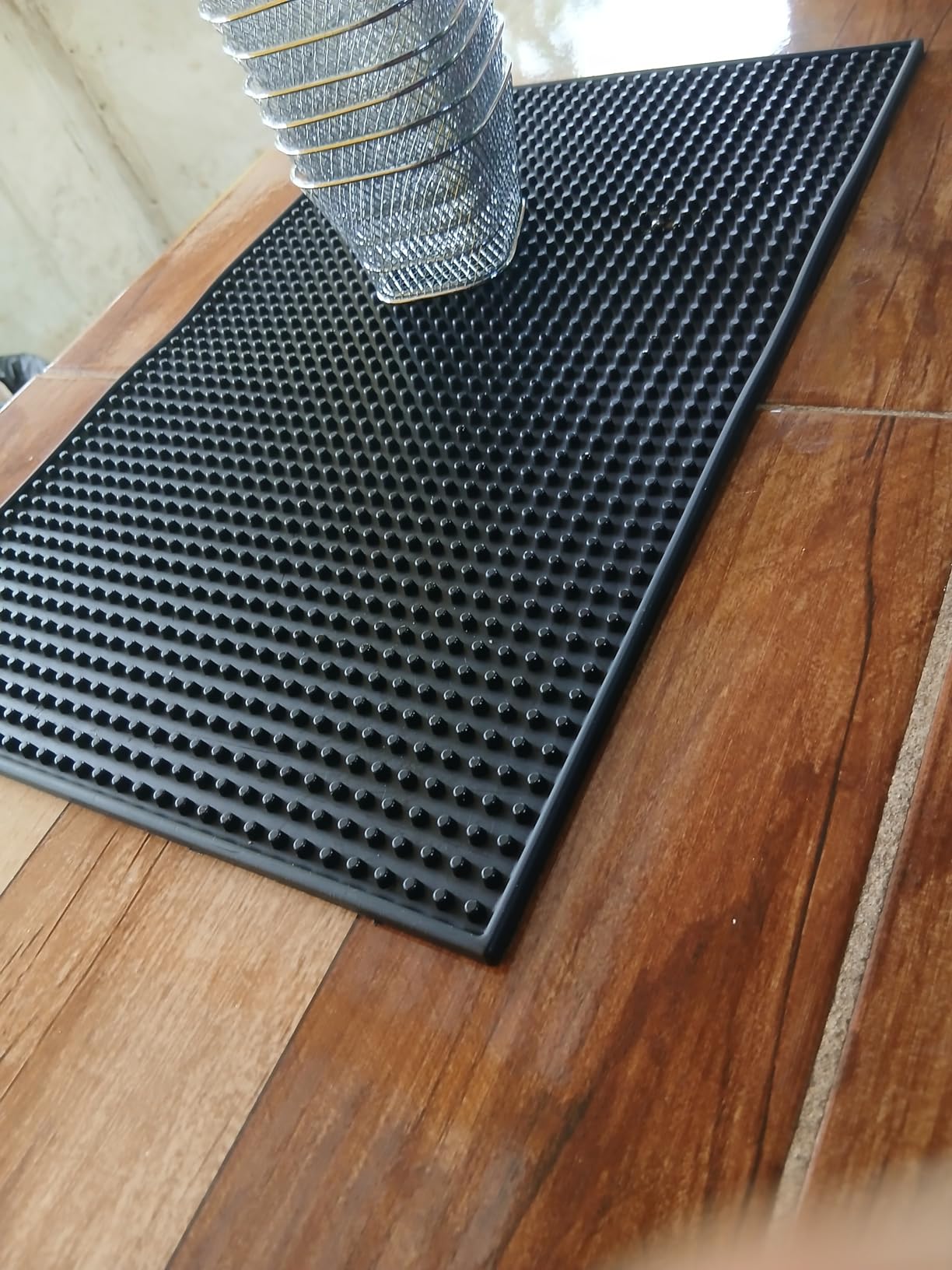 Tioncy 6 Pcs Bar Mat for Countertop 18 x 12 Inch Non Slip Cocktail Rubber Coffee Bar Service Mat for Bartending Hot Dishes Restaurants Barbershop Clippers Hot Pads, Black customer photo 2