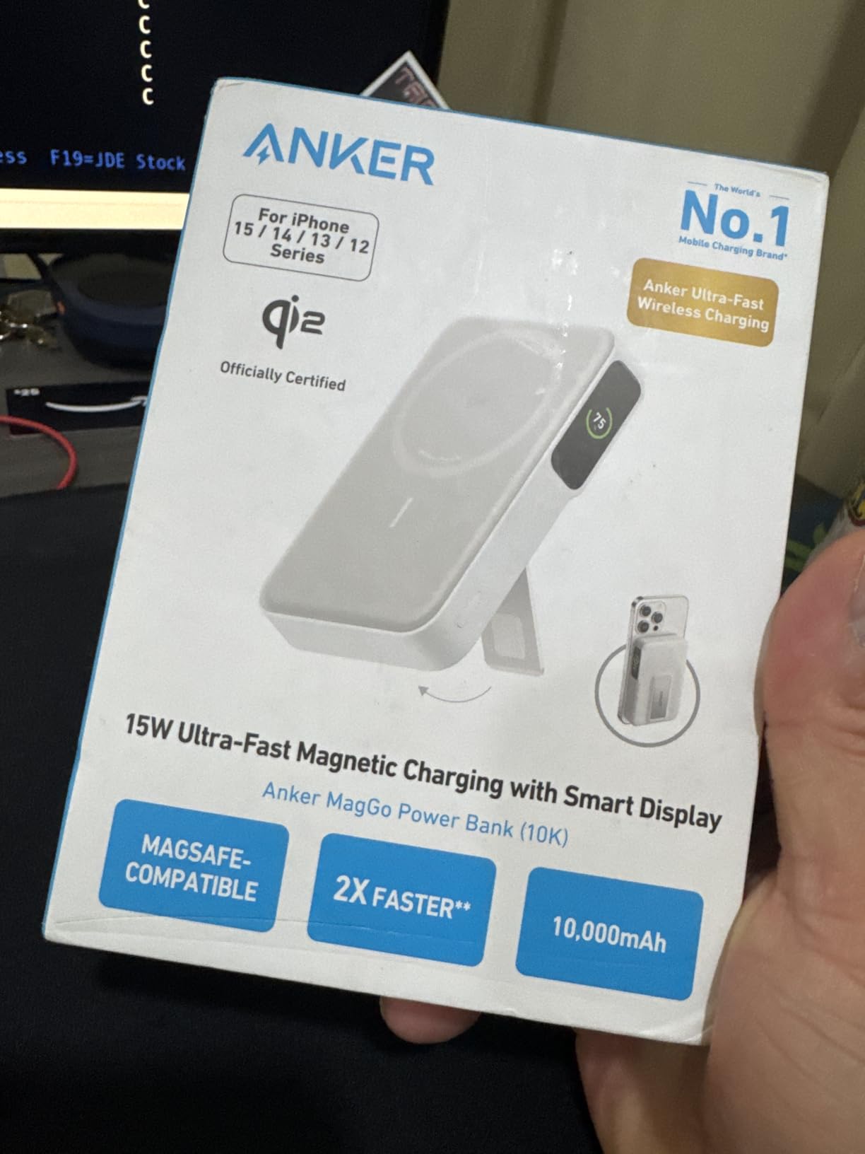 Anker MagGo Power Bank, Qi2 Certified 15W Ultra-Fast MagSafe-Compatible Portable Charger, 10,000mAh Battery Pack with Smart Display and Foldable Stand, for iPhone 15/14/13/12 Only customer photo 1