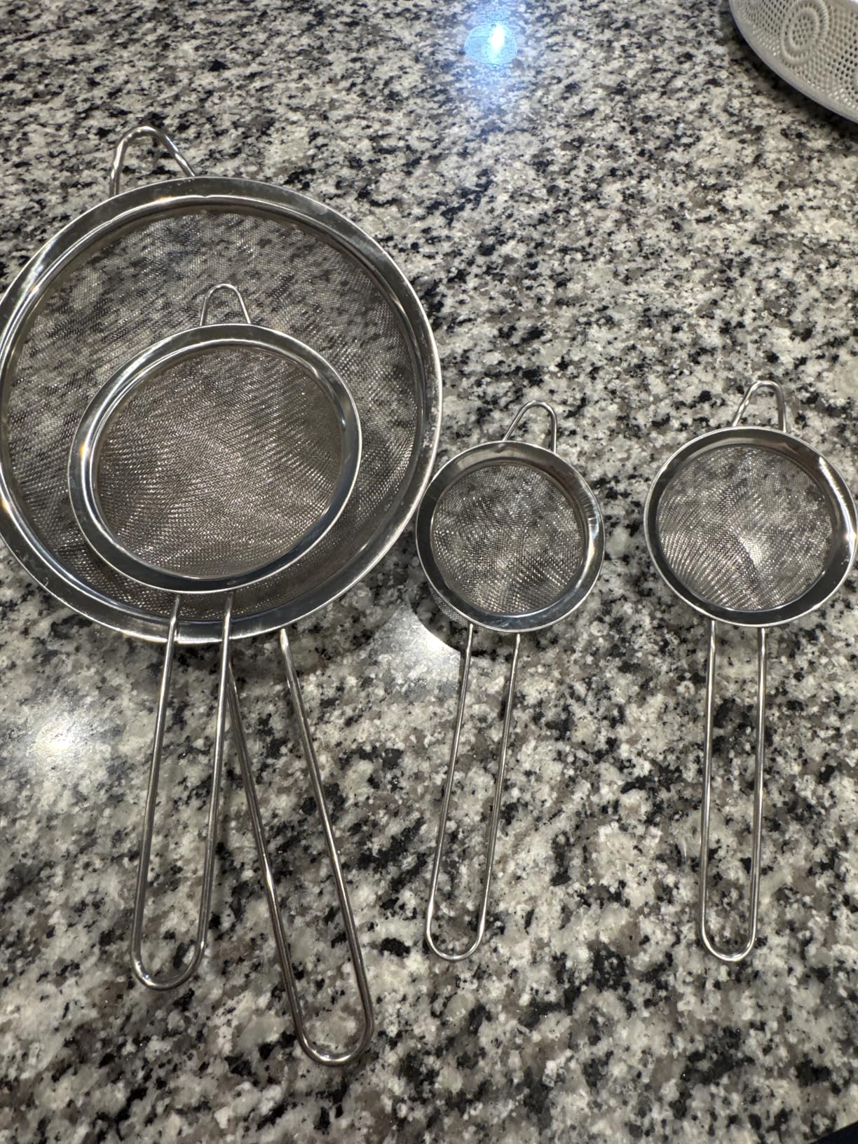 ELEEN Premium Stainless Steel Fine Mesh Strainers for Kitchen 3-Piece Set with Non-Slip Handle, Small, Medium and Large Sieves, Colanders and Sifter for Sifting, Straining, Pastas Tea, Rice Vegetables customer photo 2
