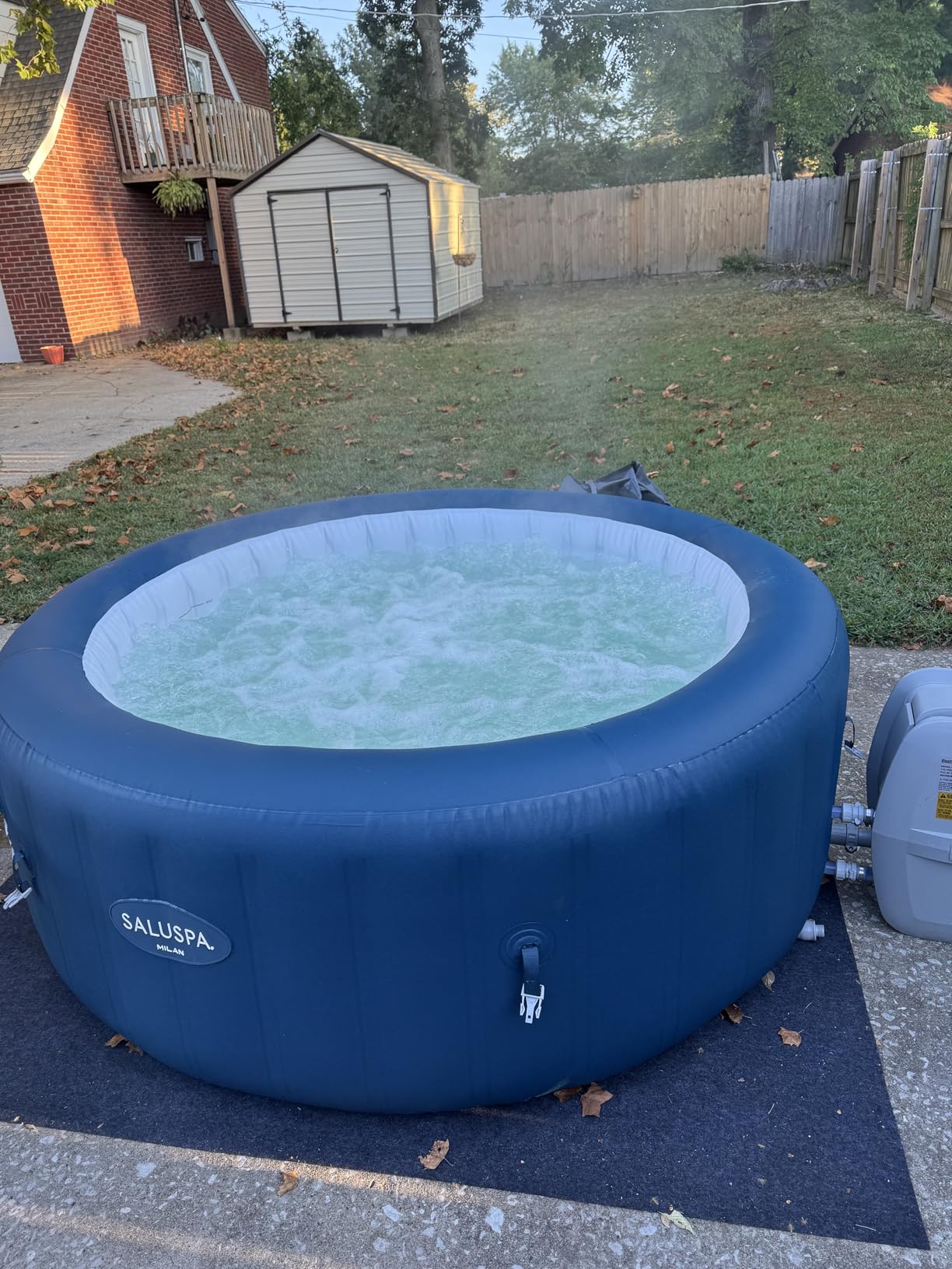 Bestway SaluSpa Milan 4 to 6 Person Inflatable Hot Tub, Round Energy-Efficient Portable Outdoor Spa with 140 AirJets, 77