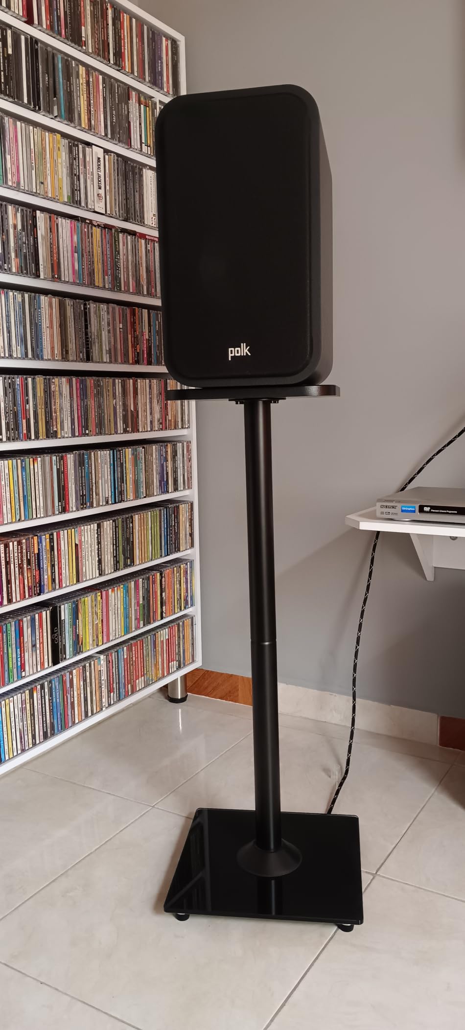ELIVED Universal Speaker Stand Pair, 31 Inch Height Bookshelf Speaker Stands for Satellite Speaker Large Speaker Up to 22 lbs, Surround Sound Speaker Stand with Cable Management, Black customer photo 1
