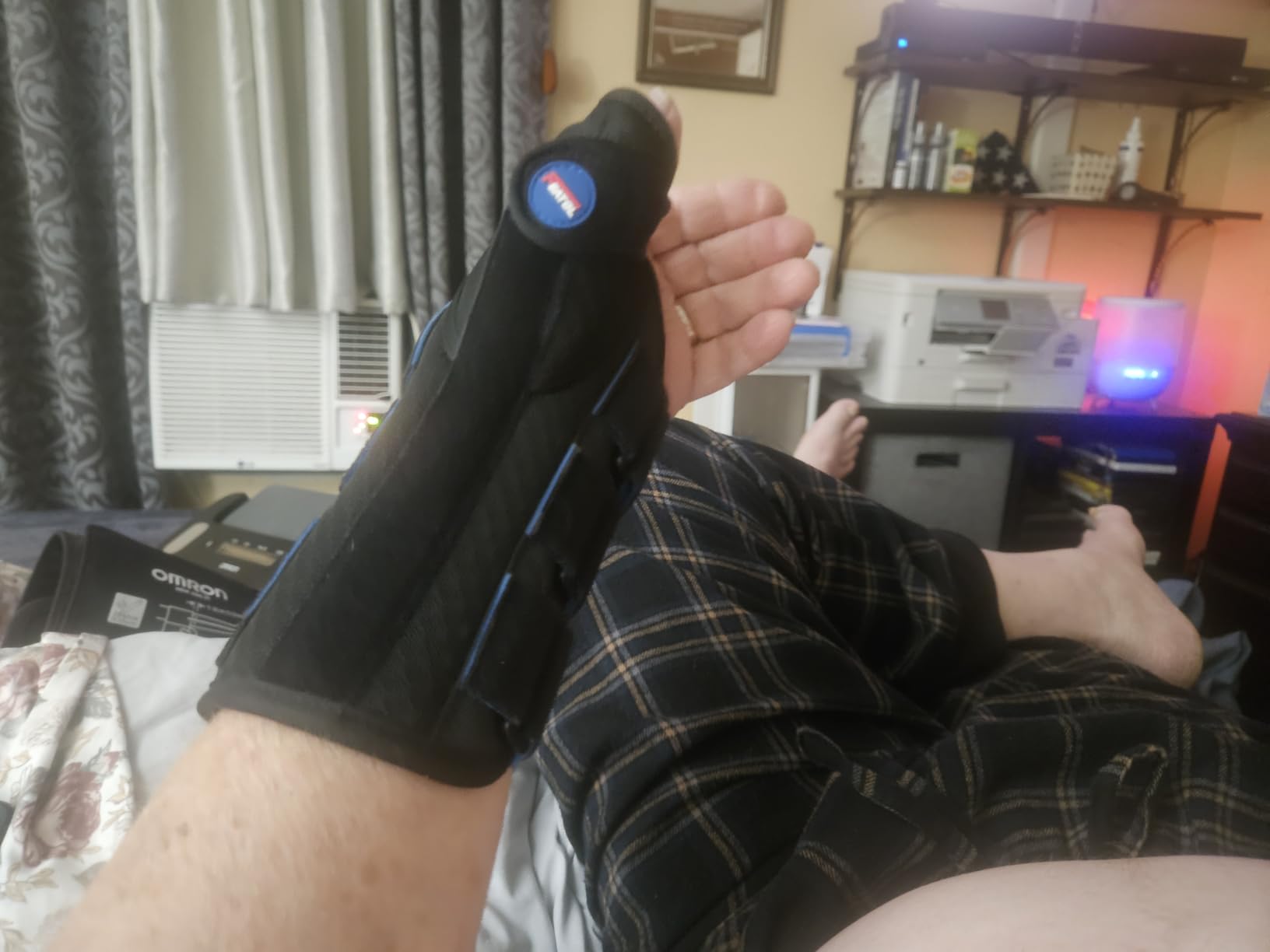 FEATOL Carpal Tunnel Wrist Brace Night Support, Thumb Spica Splint Right Hand for De Quervains Tenosynovitis, Tendonitis, Wrist Brace With Thumb Support-Large/XLarge-Women & Men, Black customer photo 1