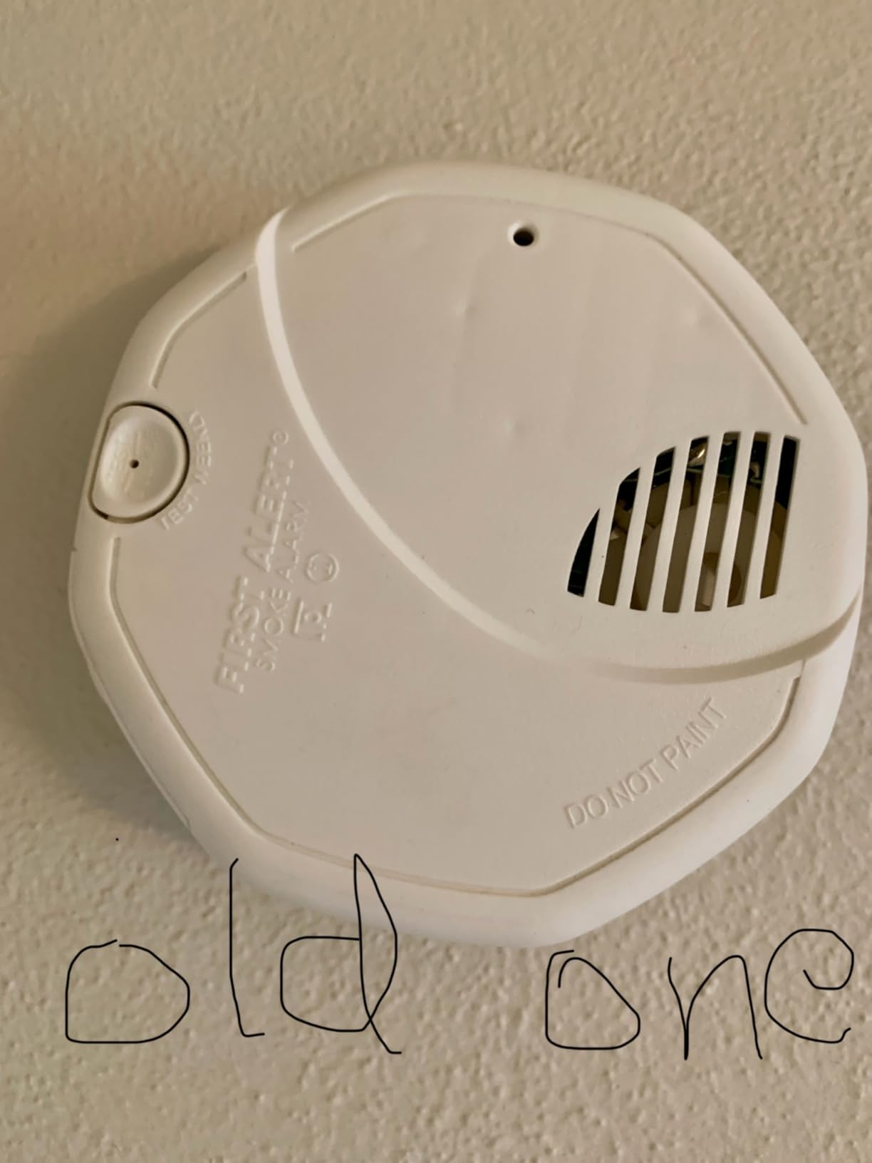First Alert Smoke Alarm, Battery-Operated Detector with Test & Silence Button, SMI100, 1-Pack customer photo 2