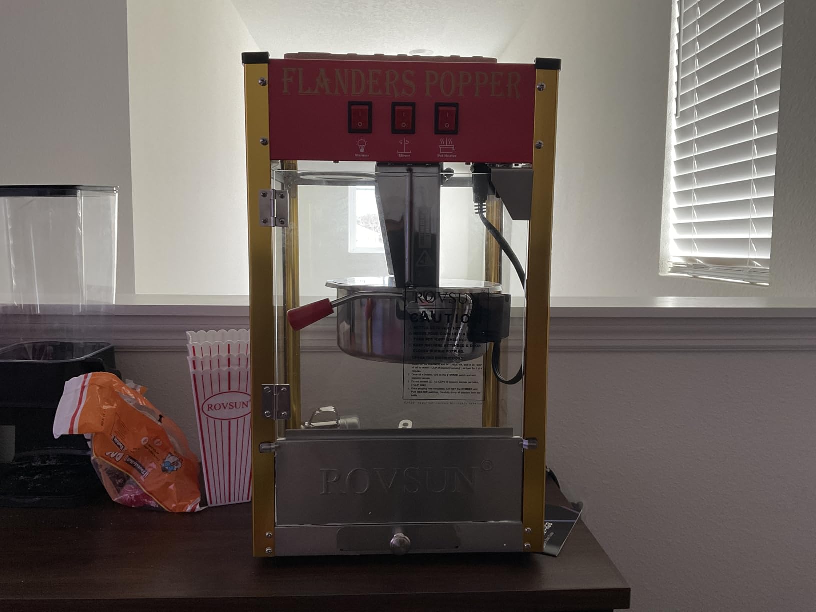 ROVSUN Popcorn Machine with 16 Ounce Kettle ETL Certified, Vintage Popcorn Maker Commercial Popcorn Machine Countertop w/Stainless Steel Scoop, Oil Spoon & 3 Popcorn Cups for Home Movie Theater, Red customer photo 1