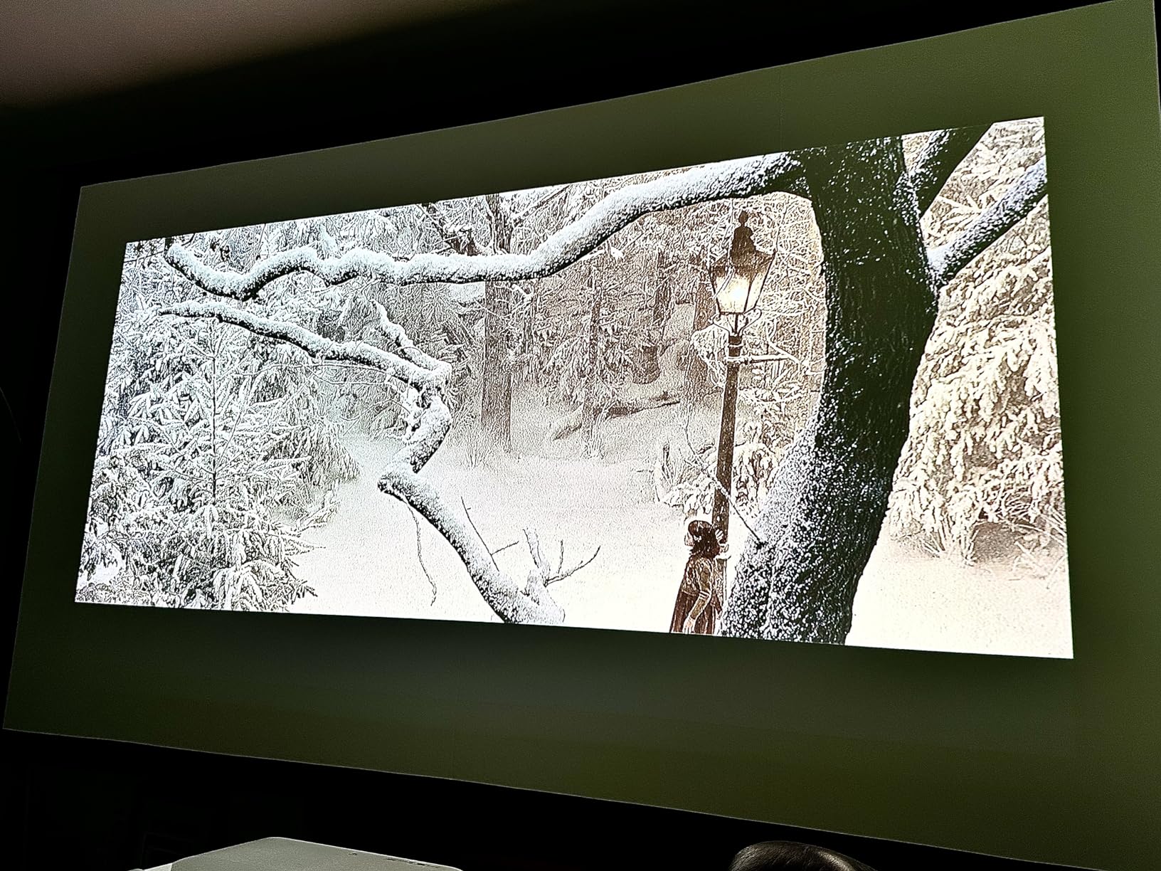 EpiqVision Ultra LS650 Short Throw 3-Chip 3LCD Smart Streaming Laser Projector 4K PRO-UHD, HDR, 3600 Lumens, up to 120