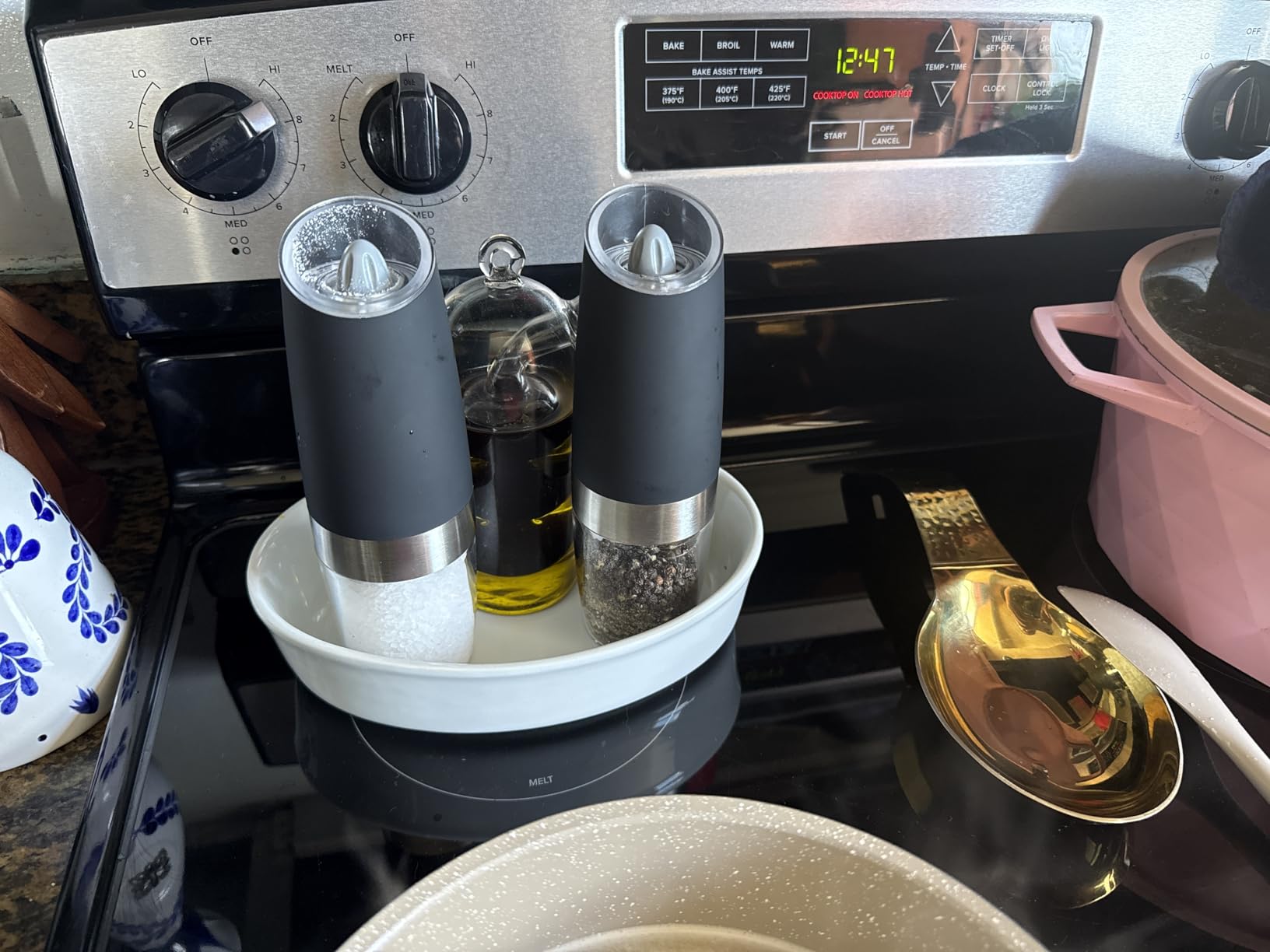 Gravity Electric Salt and Pepper Grinder set of 2, Automatic Salt And Pepper Grinder Set, Adjustable Roughness, Battery Powered, LED Light, 2 Pack, (Black) customer photo 2