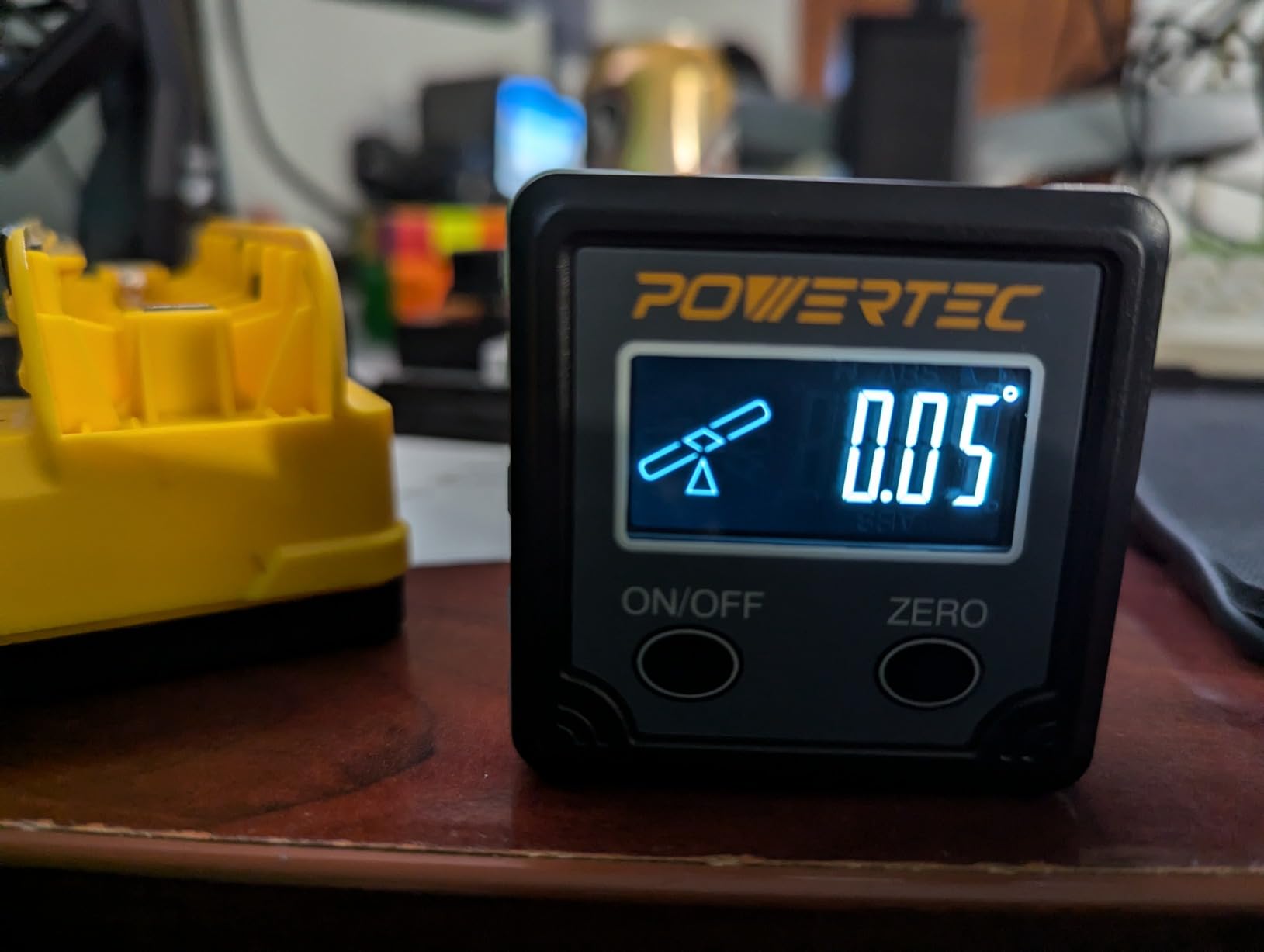 POWERTEC 71828 Table Saw Angle Gauge, Digital Angle Finder Protractor, Digital Level Box, 1 Pack, Digital Angle Gauge for Woodworking, Table Saw, Miter Saw customer photo 2
