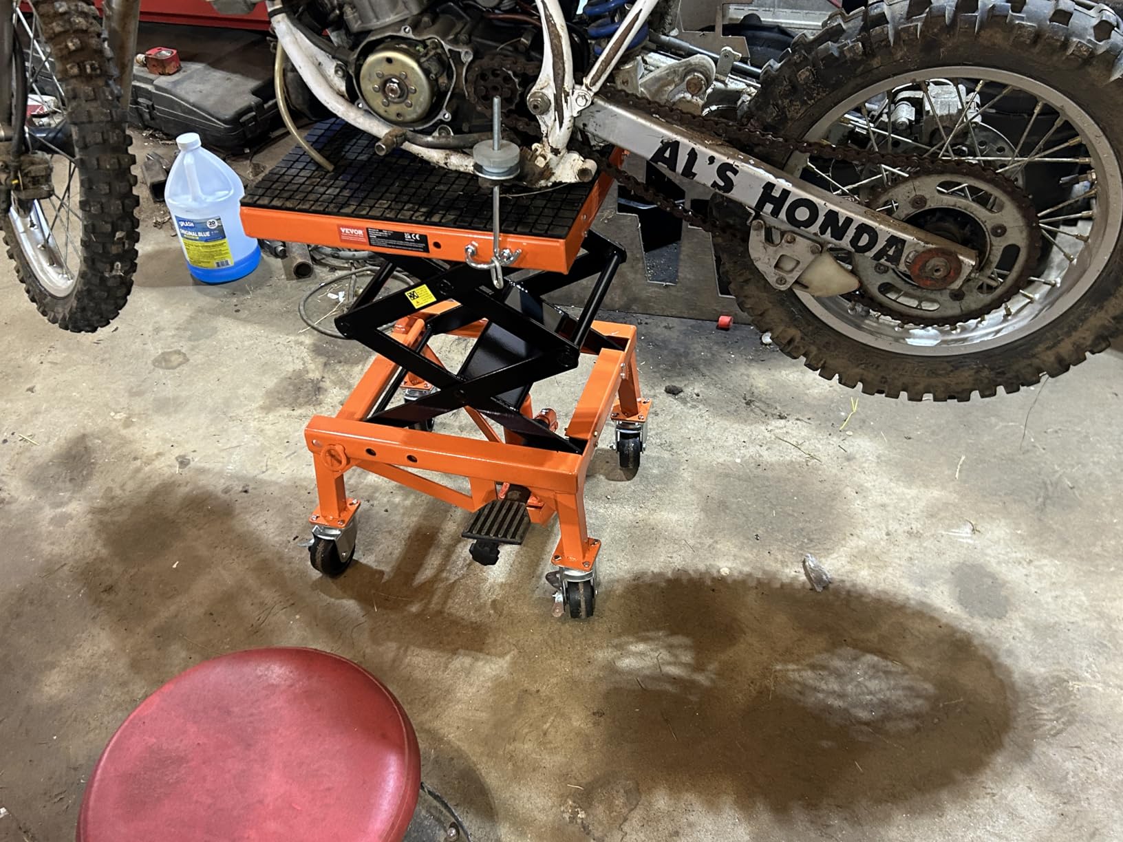 VEVOR Hydraulic Motorcycle Lift Table, 350 lbs Capacity Motorcycle Scissor Jack Lift with Wide Deck, J-Hooks, 4 Wheels, Hydraulic Foot-Operated Jack Stand for ATV Dirt Bikes customer photo 1