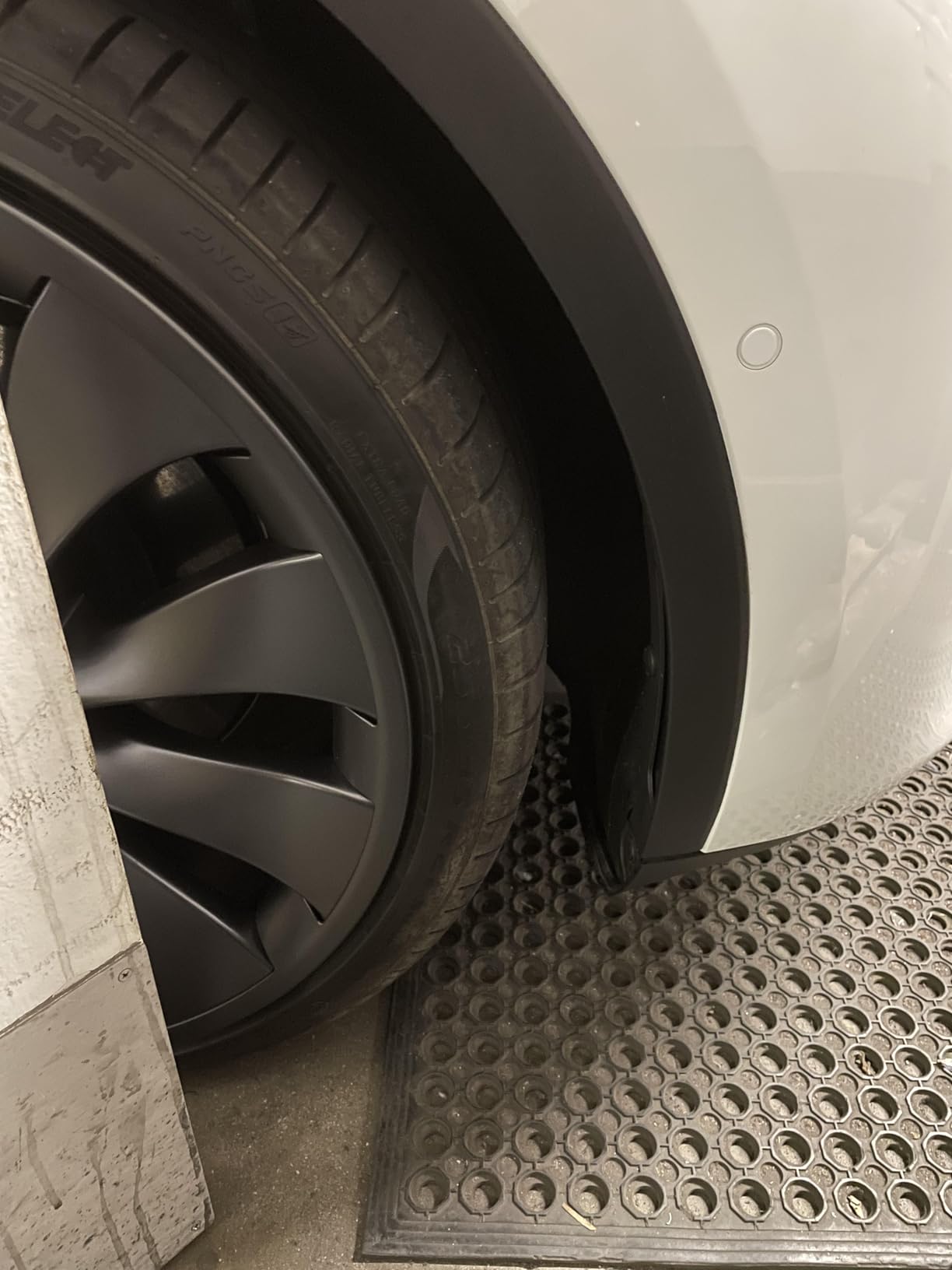 Model Y All-in-one Wheel Rim Protector for Tesla Model Y 21'' Uberturbine Wheel - Strips for Curb Rash Prevention - Set of 4 Rim Protector Easy to Install(Gunpowder,21'') customer photo 2