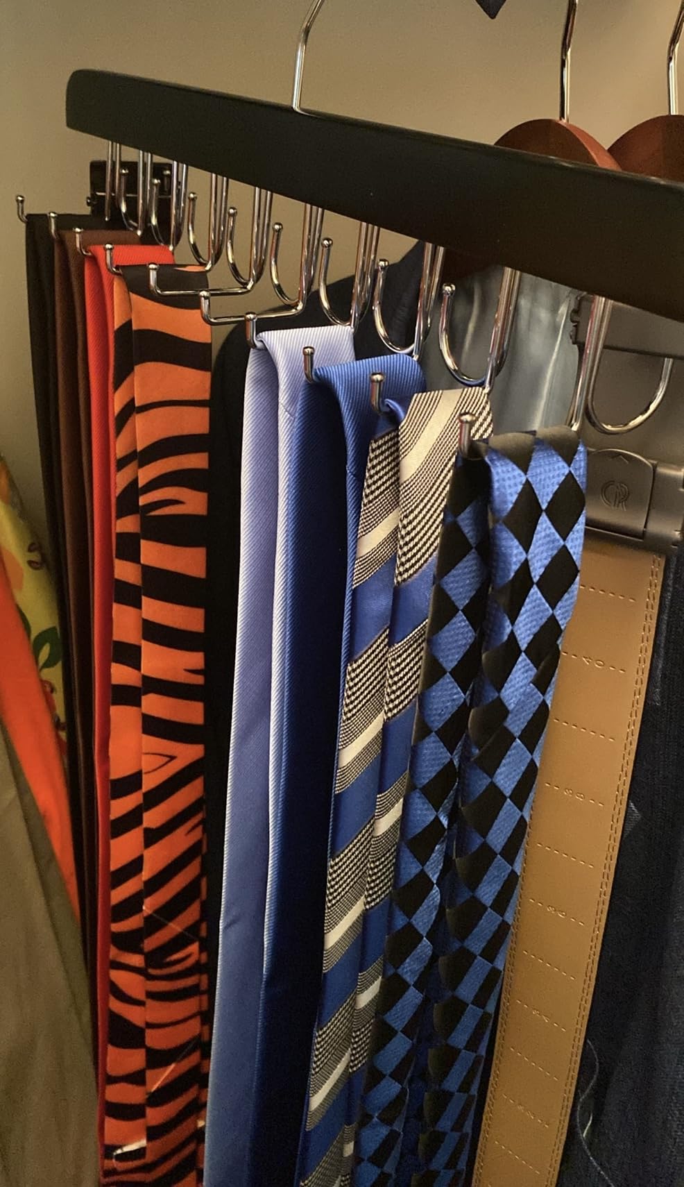 TOPIA HANGER 20 Hooks 2 in 1 Belt Tie Hanger for Closet Max 30 Belts with 30 Ties Capacity, Belt Tie Racks Wooden Hanger for Closet Organizer Storage U Fit for Belt and  Fit for Tie - CT47B customer photo 1