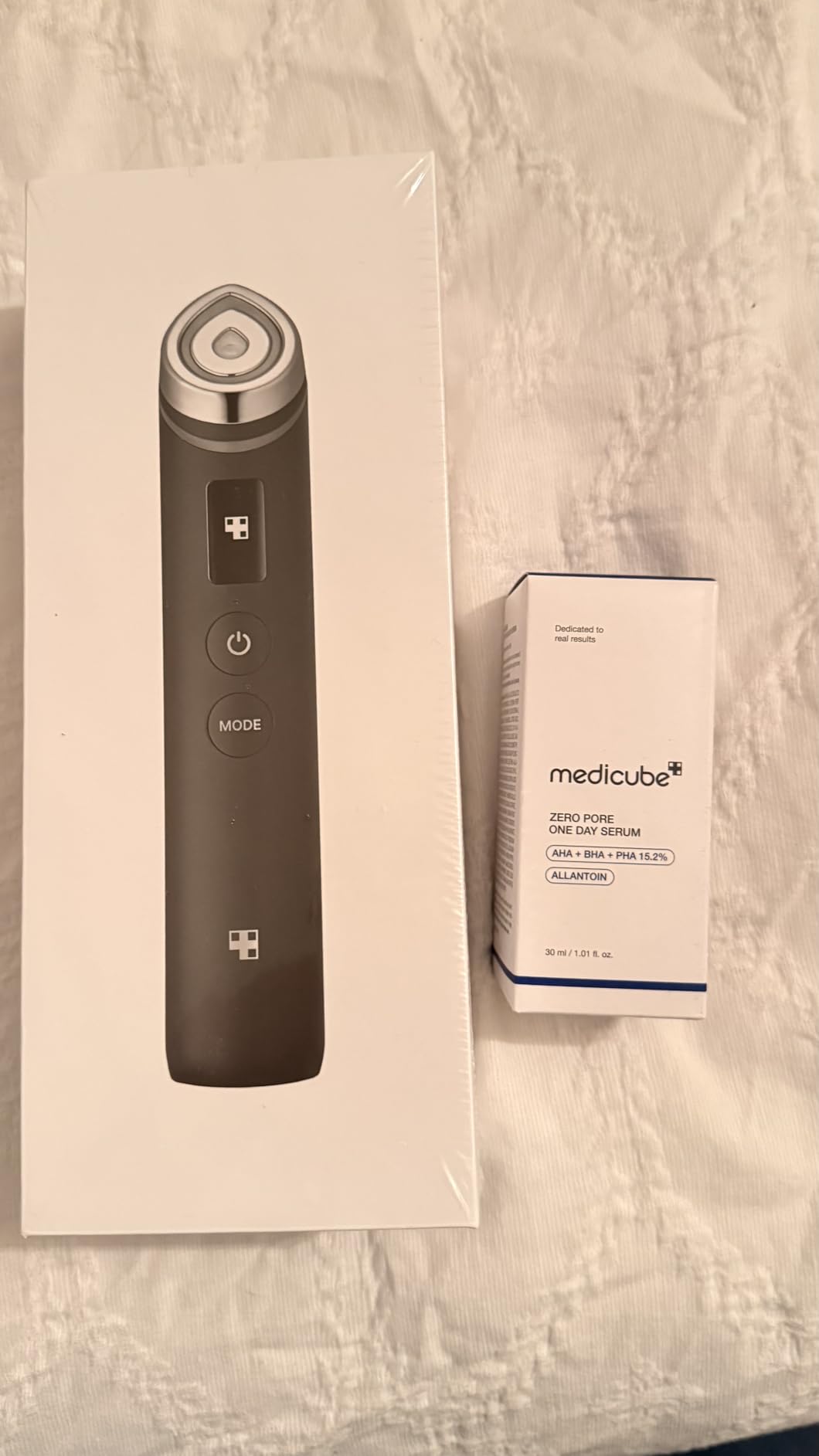 medicube Booster Pro - 6 in 1 Real Glass Glow Beauty Massager, Black customer photo 1