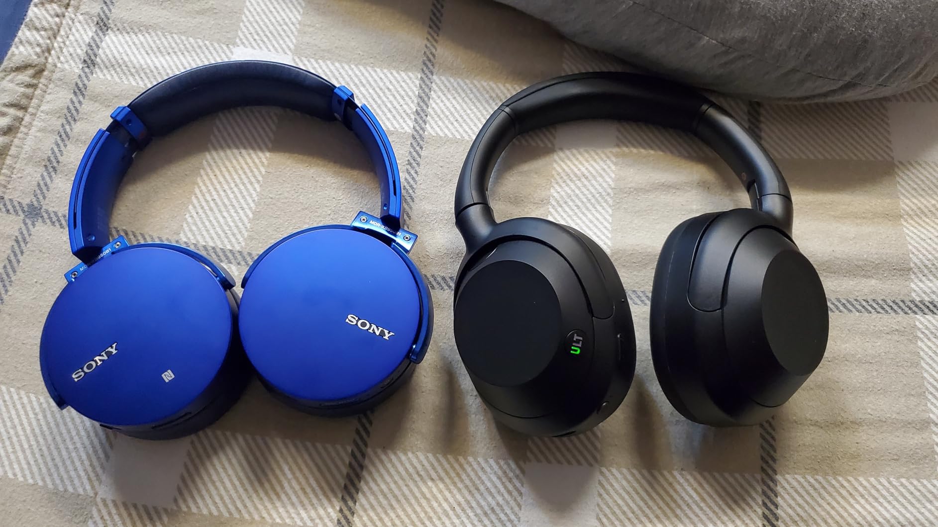 Sony ULT WEAR Over-Ear Noise Canceling Bluetooth Headphones with Alexa Built-in, Comfortable Design, 30-Hour Battery, Massive Bass, Off White customer photo 2