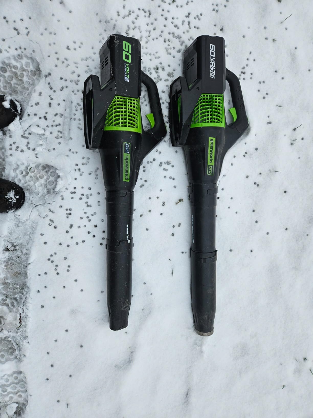 Greenworks 60V (610 CFM / 130 MPH) Cordless Leaf Blower. High Power, Lightweight & Quiet Operation for Wet Leaves, Driveways and Dense Gravel. Includes 2.5Ah Battery & 5A Rapid Charger customer photo 2