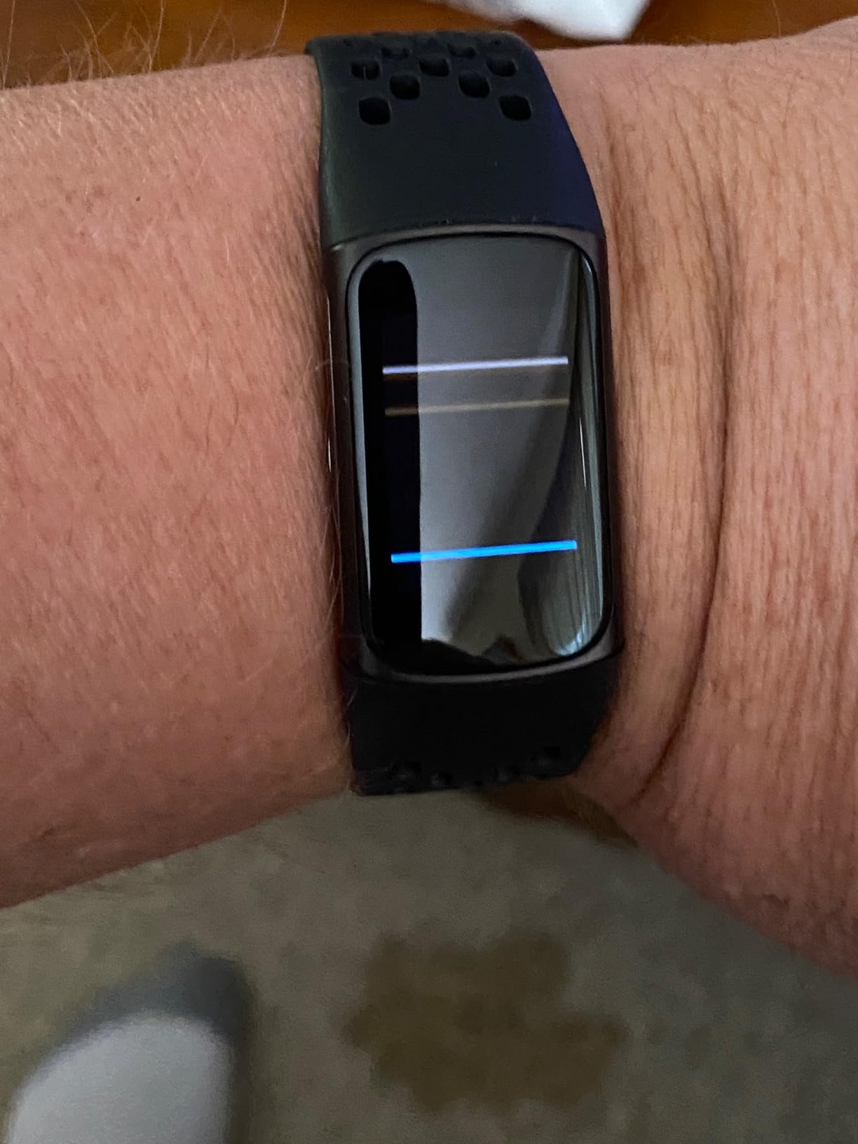 Fitbit Charge 6 Fitness Tracker with Heart Rate, GPS, Obsidian (Renewed) customer photo 2