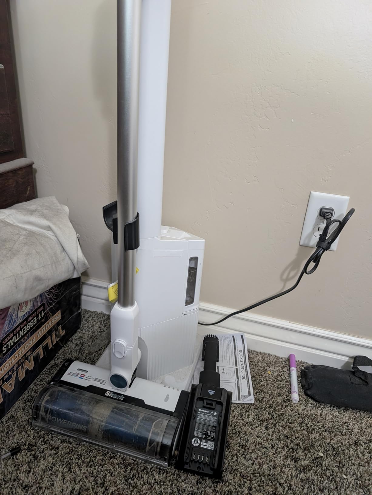 Shark BU3521 Clean & Empty Cordless Stick Vacuum with HEPA Filter, Auto-Empty System, Lightweight, Pet Hair Pickup, White customer photo 2