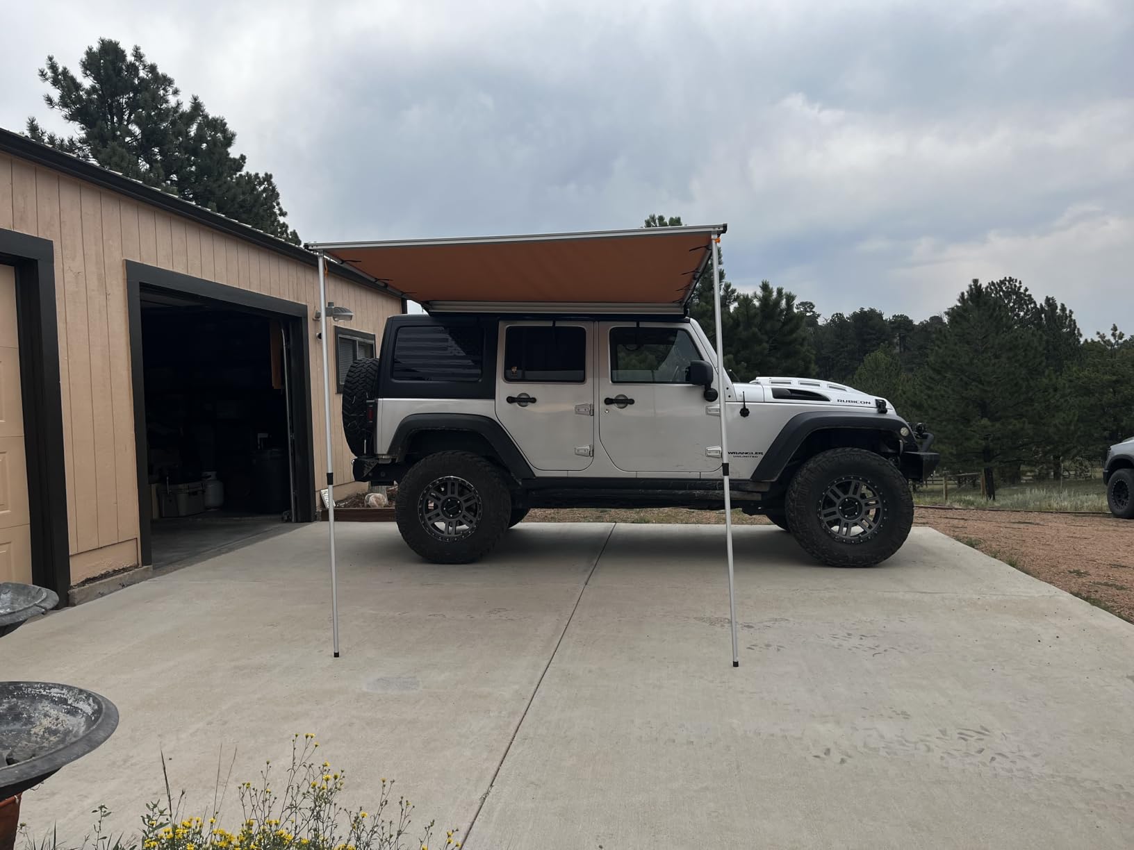 VEVOR Vehicle Awning 4.6'x6.6' Roof Rack Pull-Out Sun Shade UV50+ PU3000mm, Retractable Weatherproof 4x4 Side Awning for SUV Outdoor Camping & Overland (Hardware Included), w/Waterproof Storage Bag customer photo 2