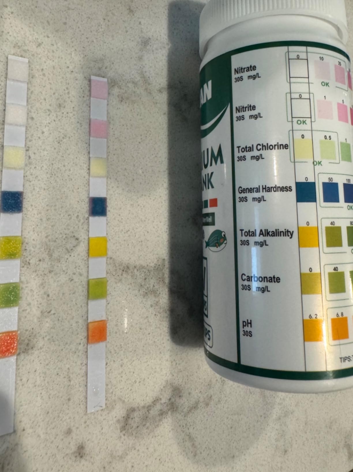 7 Way Aquarium Test Strips, 125 Count Fish Tank Test Strips for Freshwater Saltwater Pond, Water Testing Kit Aquarium for Chlorine, Total Hardness, Carbonate, Alkalinity, Nitrate, Nitrite and pH customer photo 1
