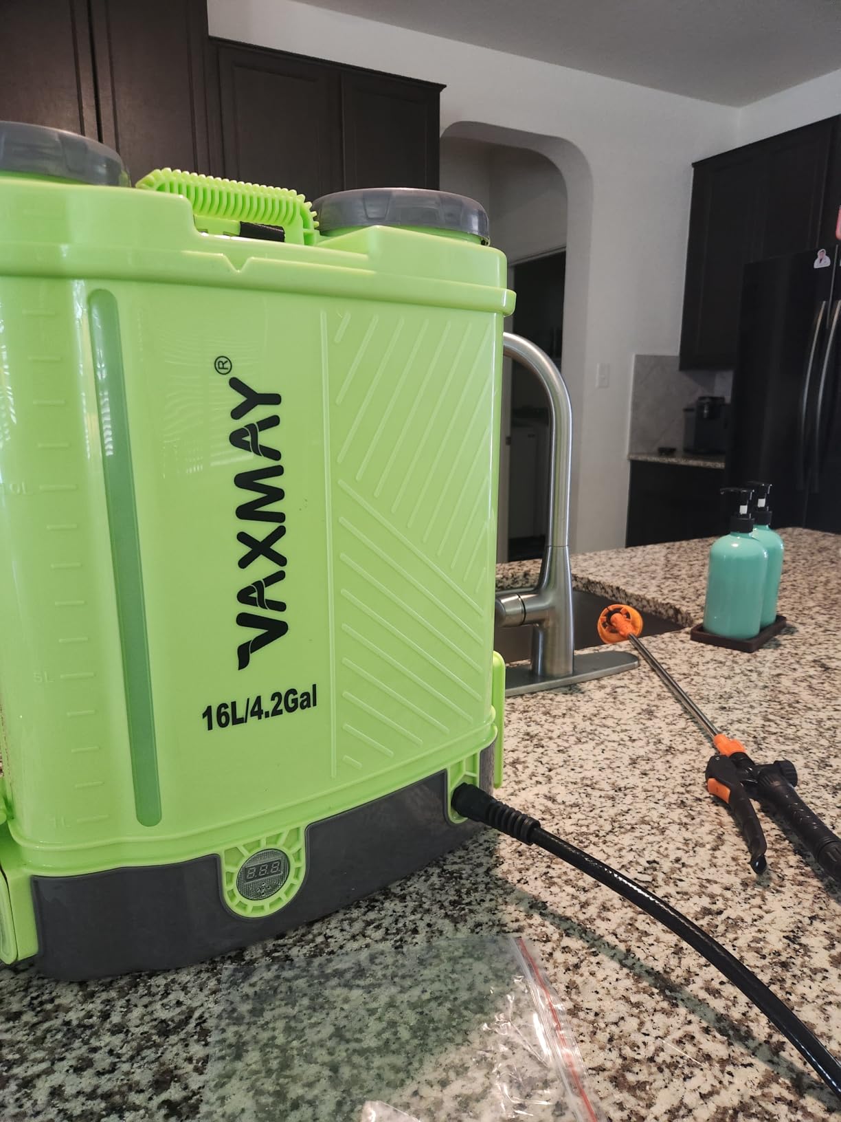 Battery Powered Backpack Sprayer 4 Gallon, VAXMAY 100 PSI Electric Garden Sprayer Works with Makita 18V Battery, Weed Yard Sprayer with Telescopic Wand, 5 Nozzles, 2.6 Ah Battery & Charger Included customer photo 1